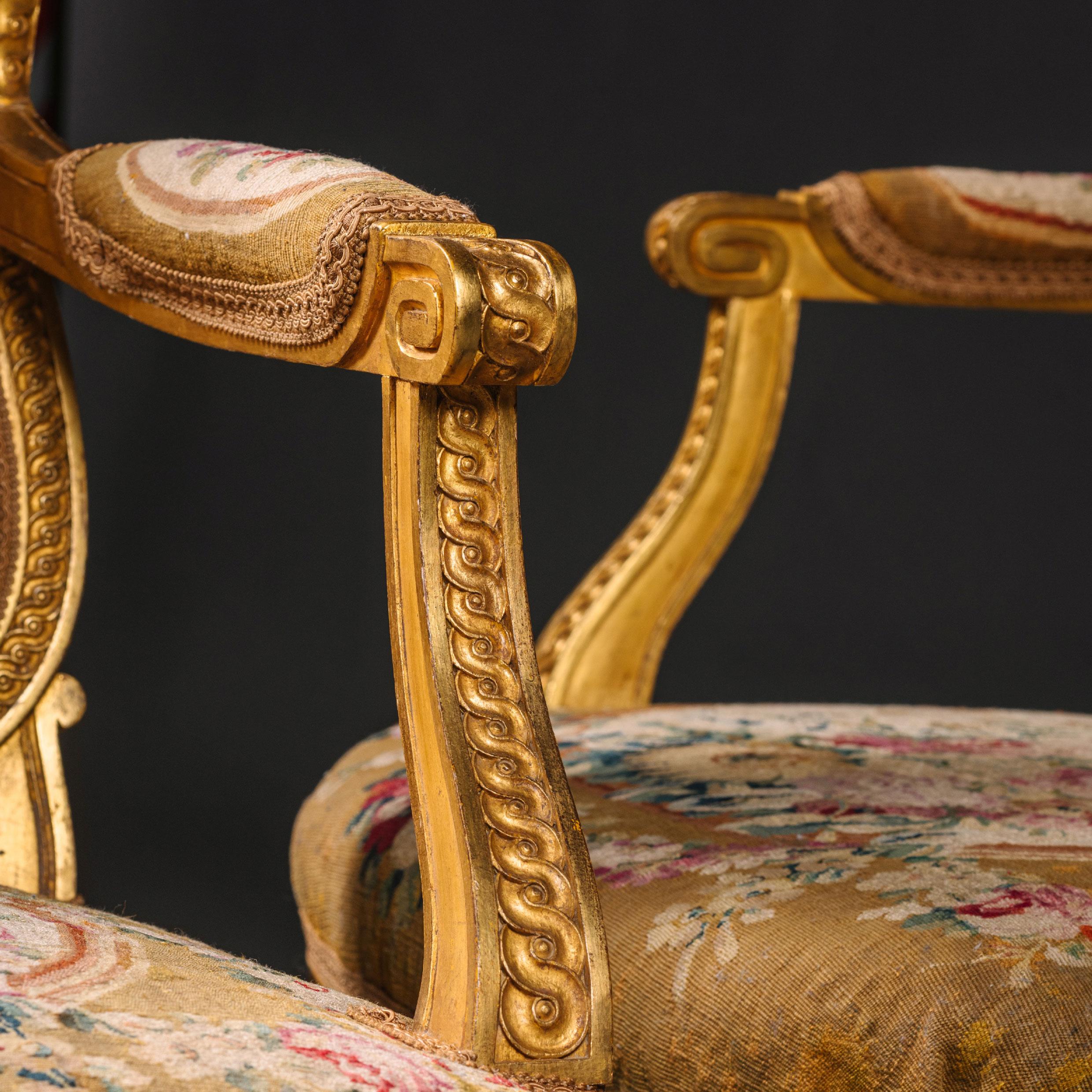 Paar Fauteuils im Stil Louis XVI aus Giltholz und Tapisserie im Angebot 1