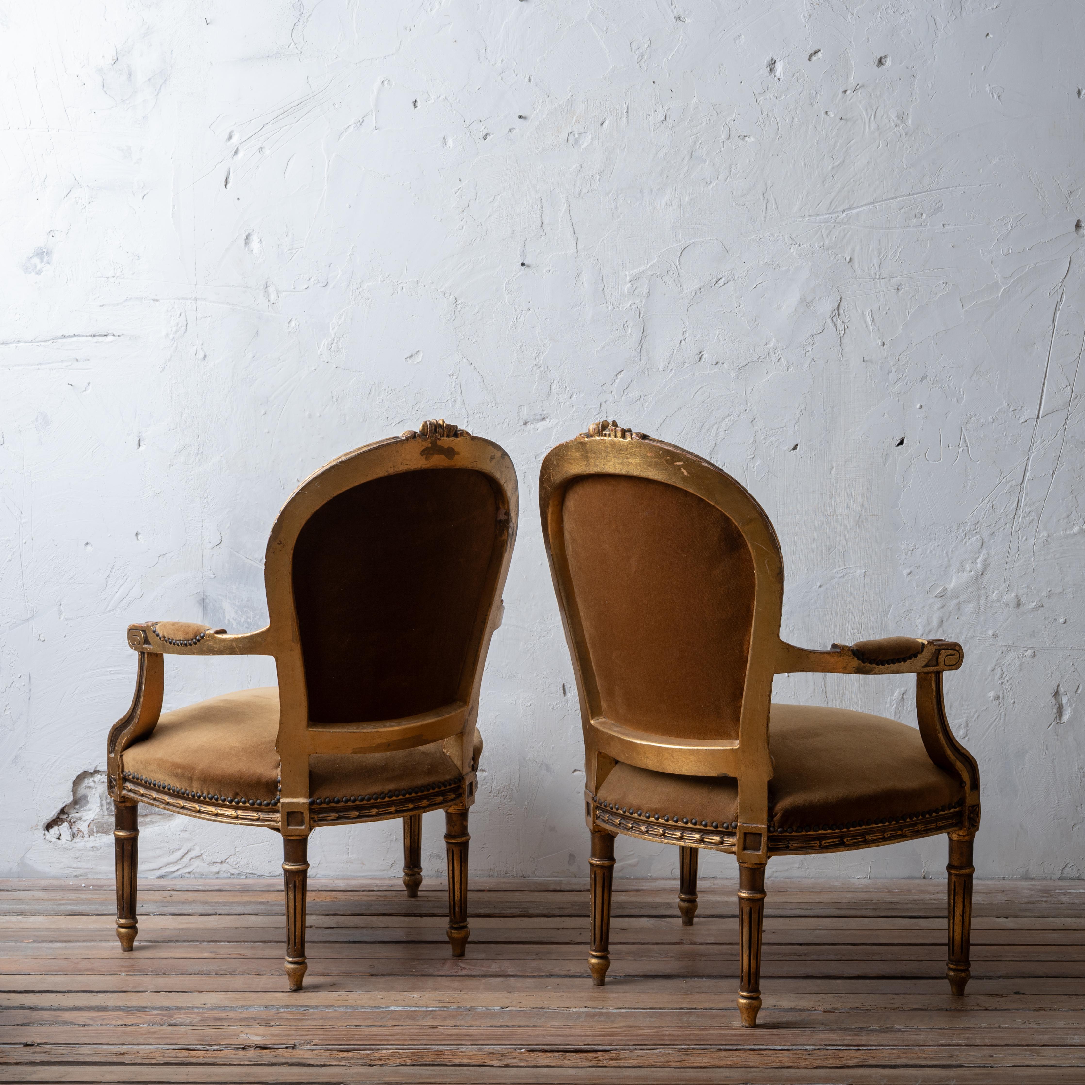 XIXe siècle Paire de fauteuils de style Louis XVI en bois doré en vente