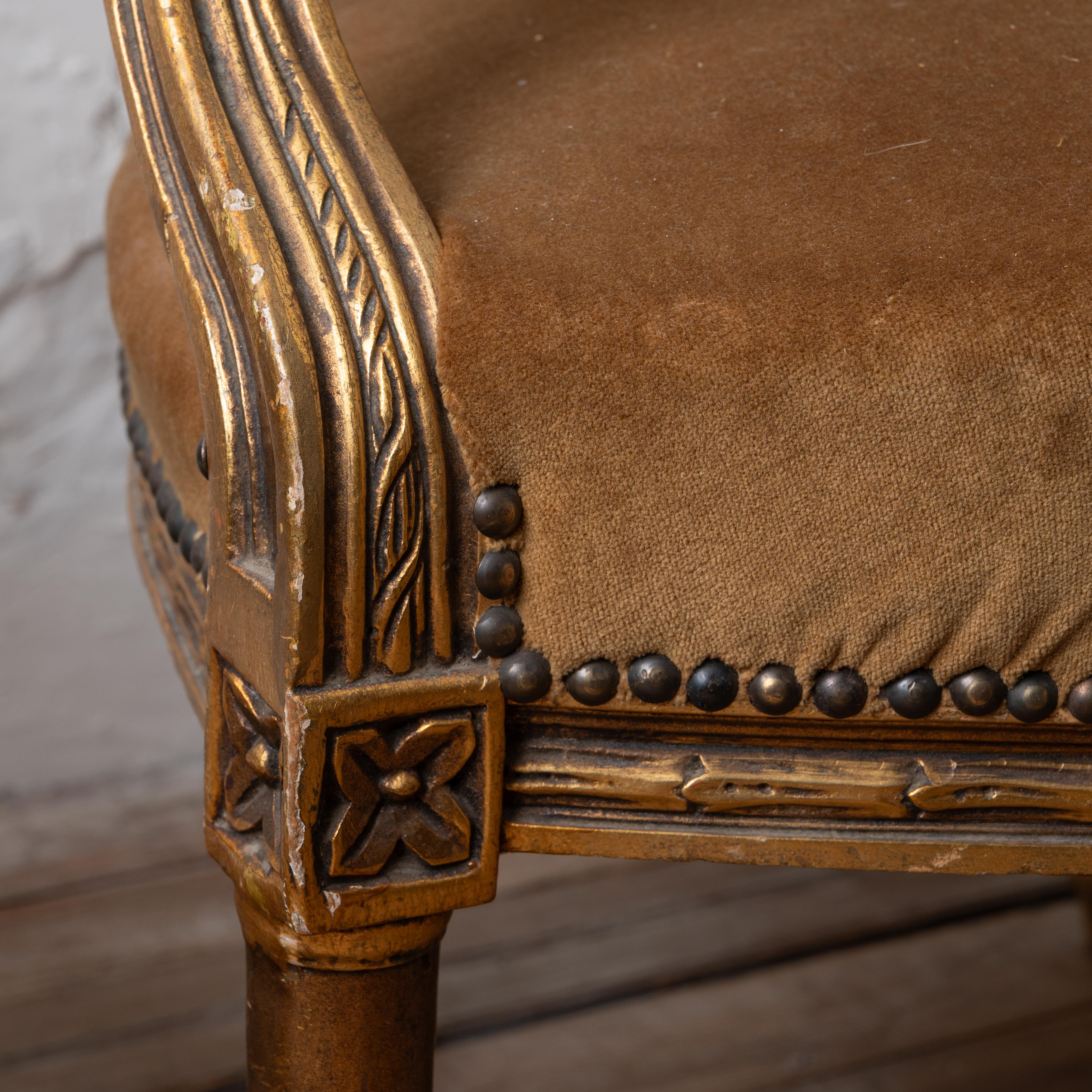Paire de fauteuils de style Louis XVI en bois doré en vente 3