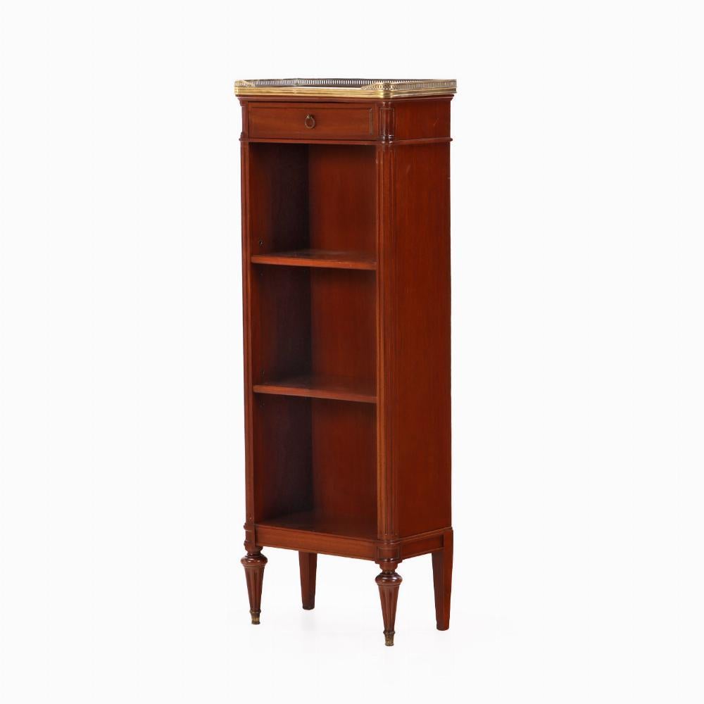 Coppia di librerie in mogano in stile Luigi XVI, C.1920. In condizioni buone in vendita a Philadelphia, PA