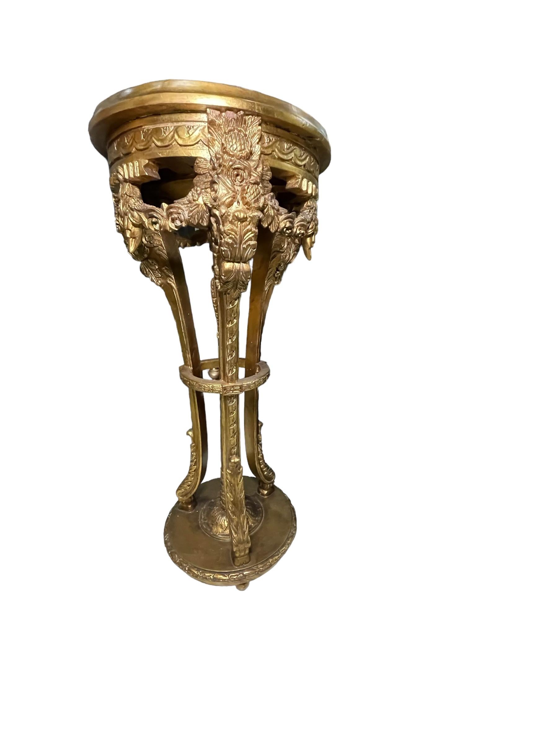 Paire de piédestaux en marbre et bois doré de style Louis XVI  en vente 6