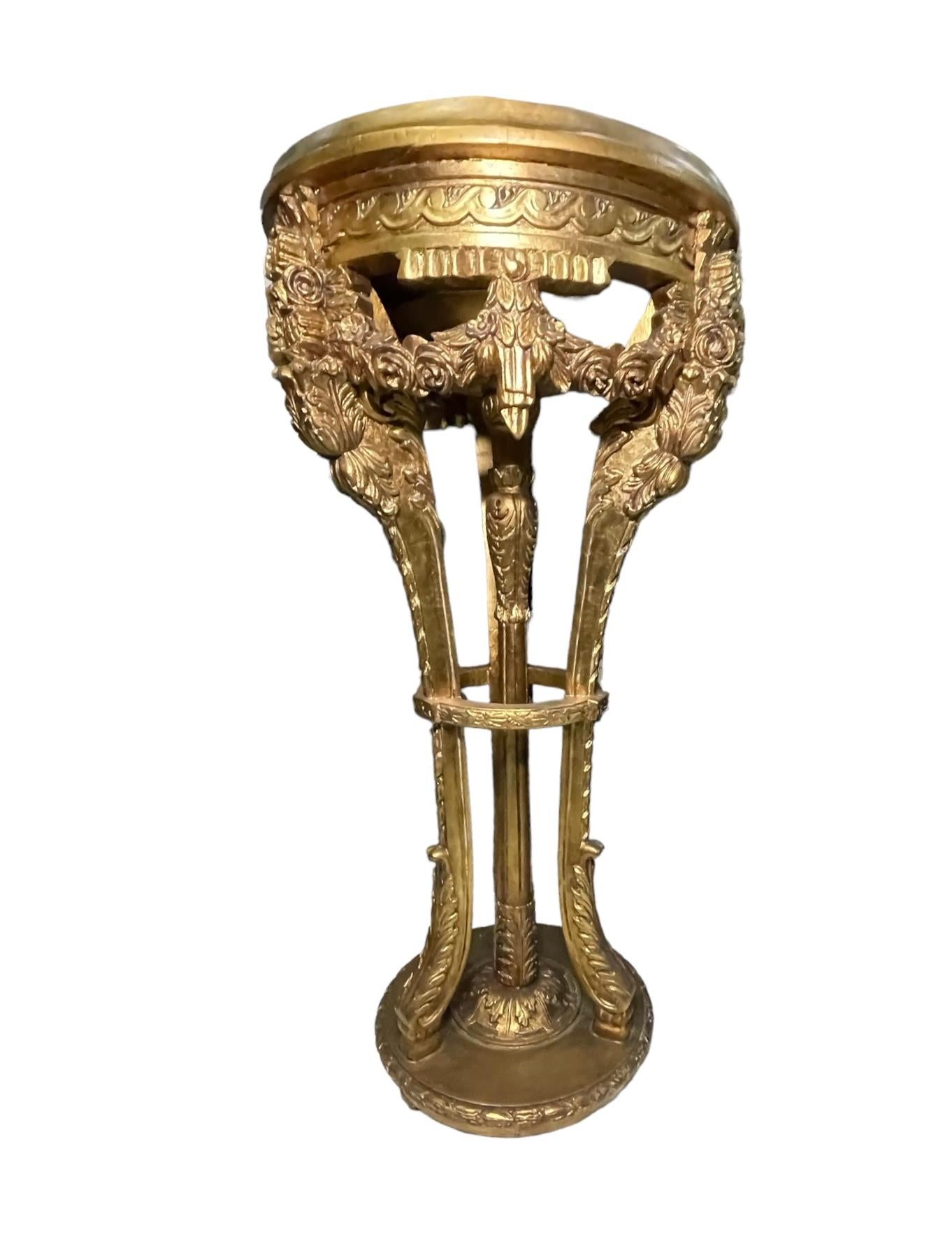 Paire de piédestaux en marbre et bois doré de style Louis XVI  en vente 7