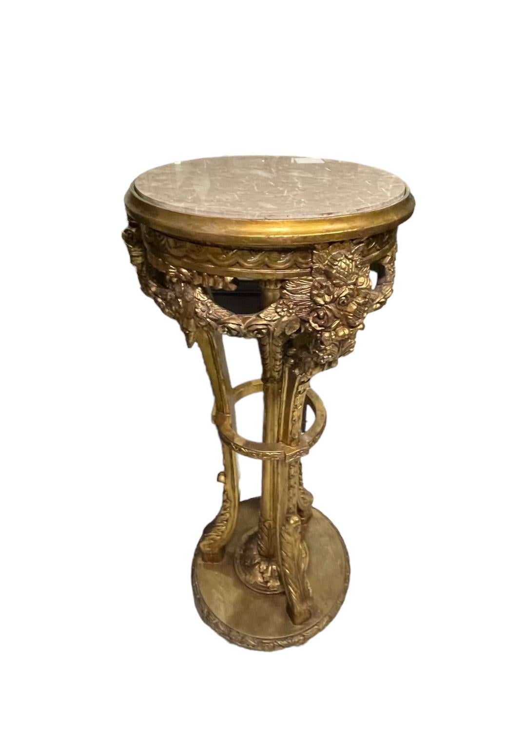 Ein Paar Sockel aus Marmor und Giltholz im Louis-XVI-Stil im Angebot 9