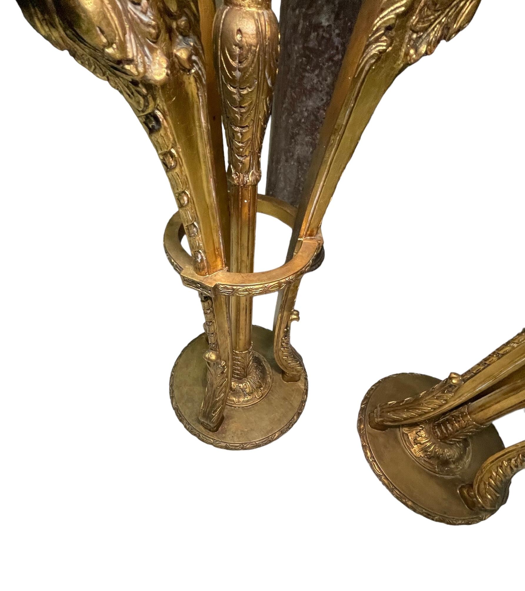 Ein Paar Sockel aus Marmor und Giltholz im Louis-XVI-Stil im Angebot 11