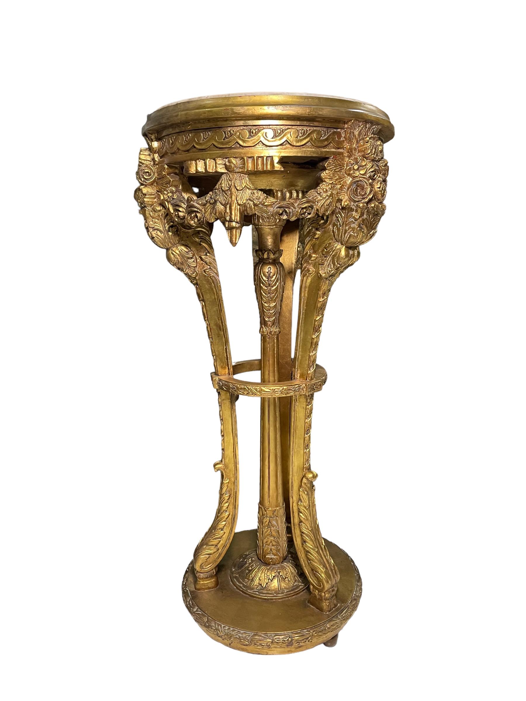 Ein Paar Sockel aus Marmor und Giltholz im Louis-XVI-Stil im Zustand „Gut“ im Angebot in Guaynabo, PR