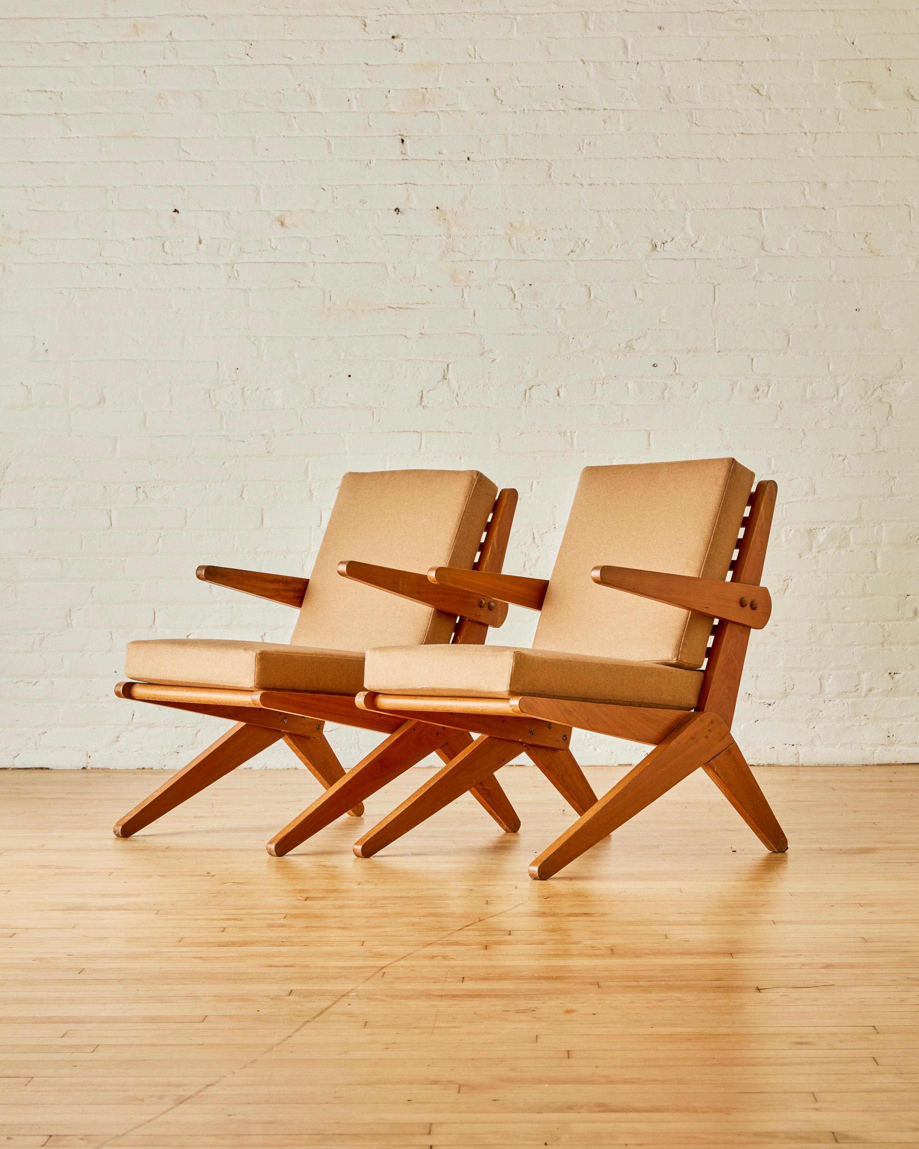 Mid-Century Modern Une paire de chaises longues attribuée à Lina Bo Bardi en vente