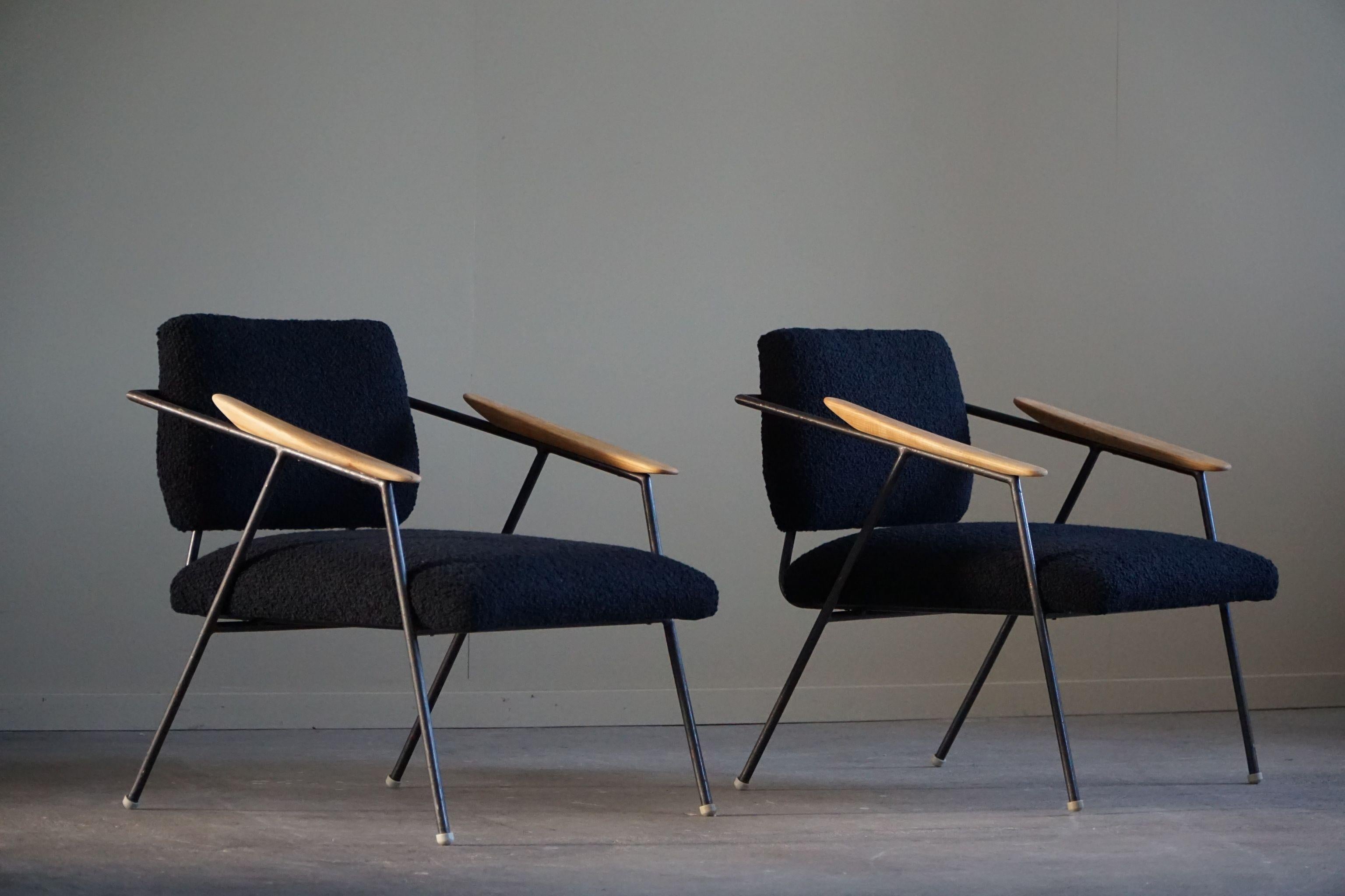 A Pair of Lounge Chairs, Bauhaus Style, Reupholstered in Bouclé, Germany, 1960s For Sale 10
