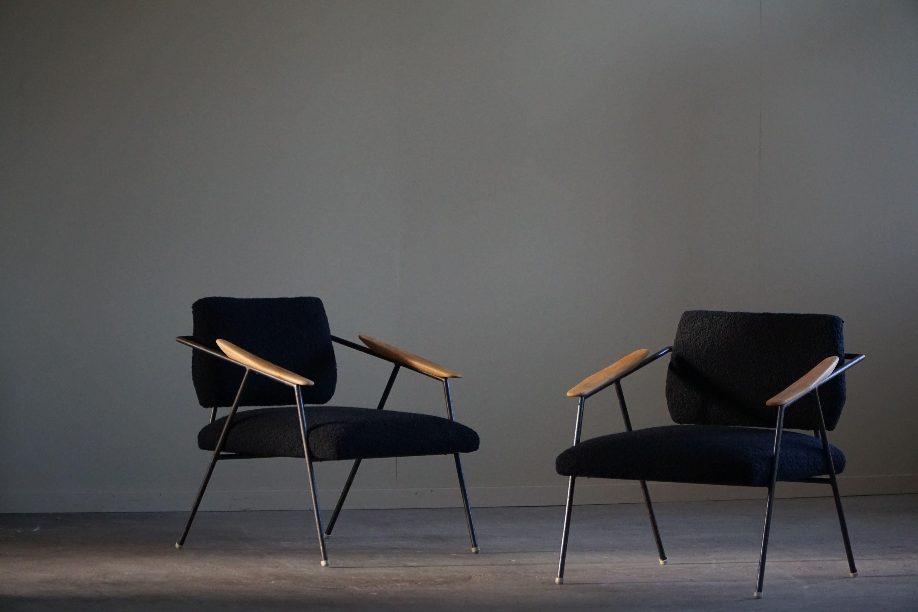 A Pair of Lounge Chairs, Bauhaus Style, Reupholstered in Bouclé, Germany, 1960s In Good Condition For Sale In Odense, DK