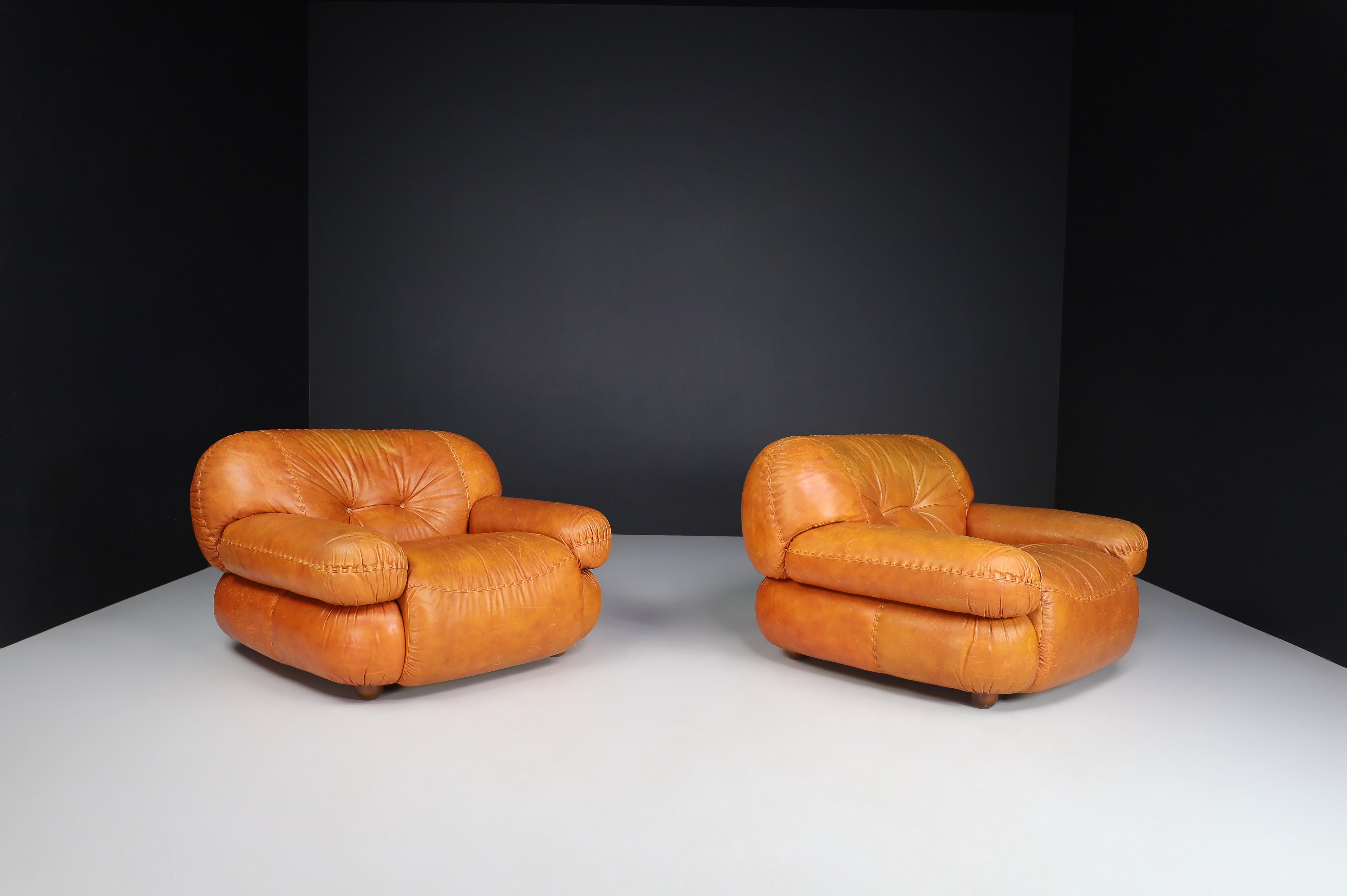 Mid-Century Modern Pair of Lounge Chairs in Cognac Brown Leather by Sapporo for Mobil Girgi, 1970