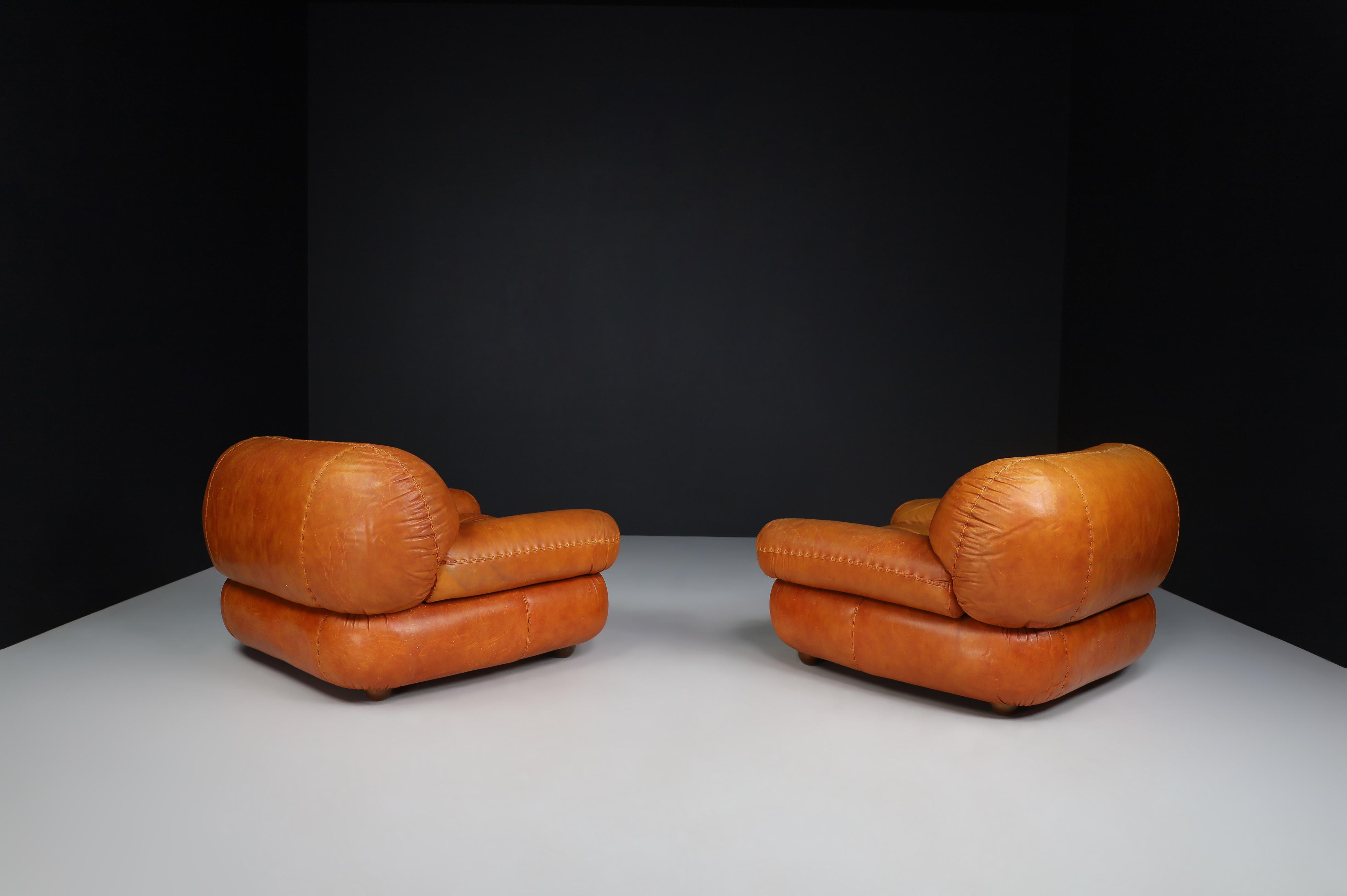 Italian Pair of Lounge Chairs in Cognac Brown Leather by Sapporo for Mobil Girgi, 1970