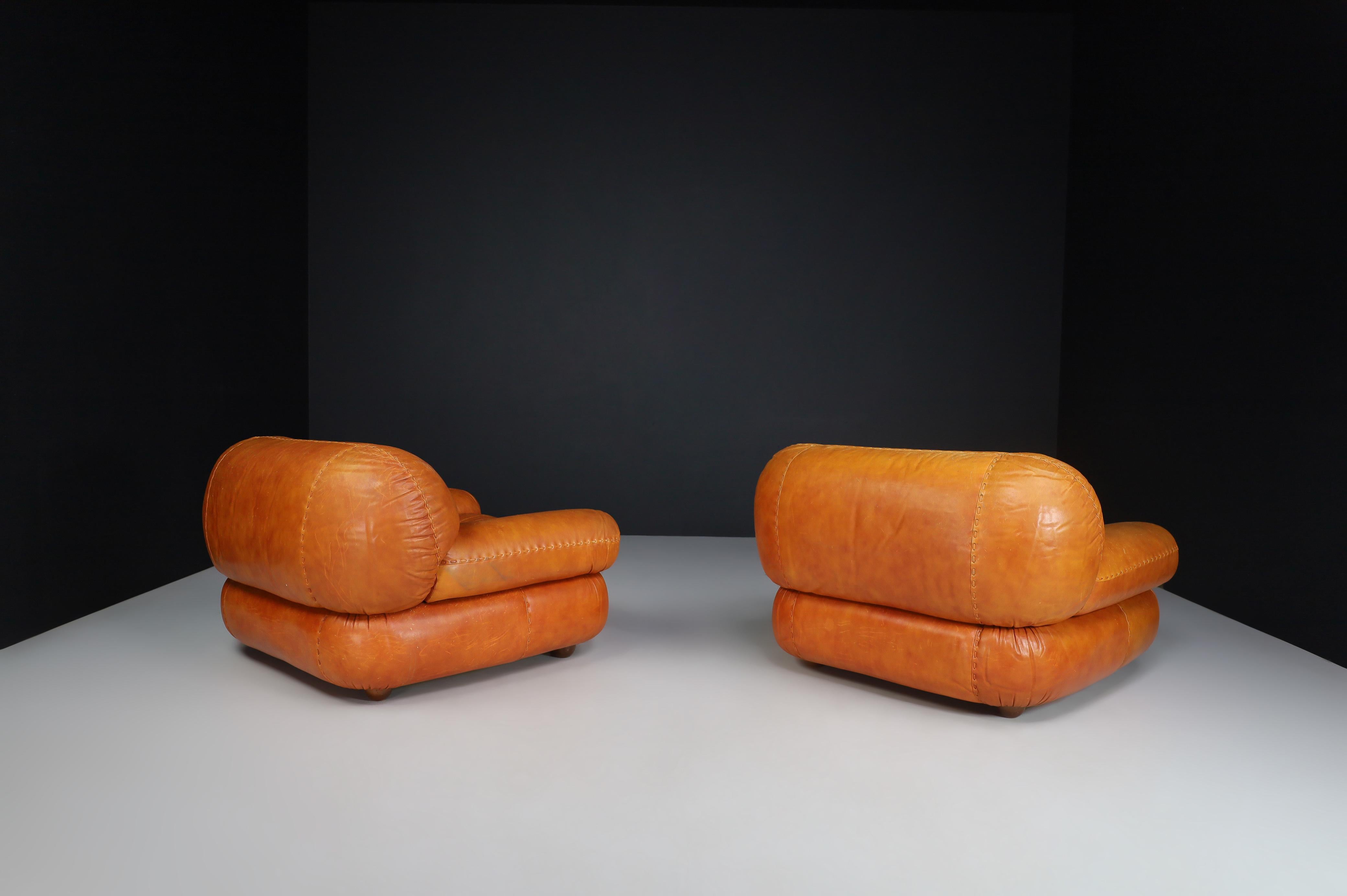 Pair of Lounge Chairs in Cognac Brown Leather by Sapporo for Mobil Girgi, 1970 In Good Condition In Almelo, NL