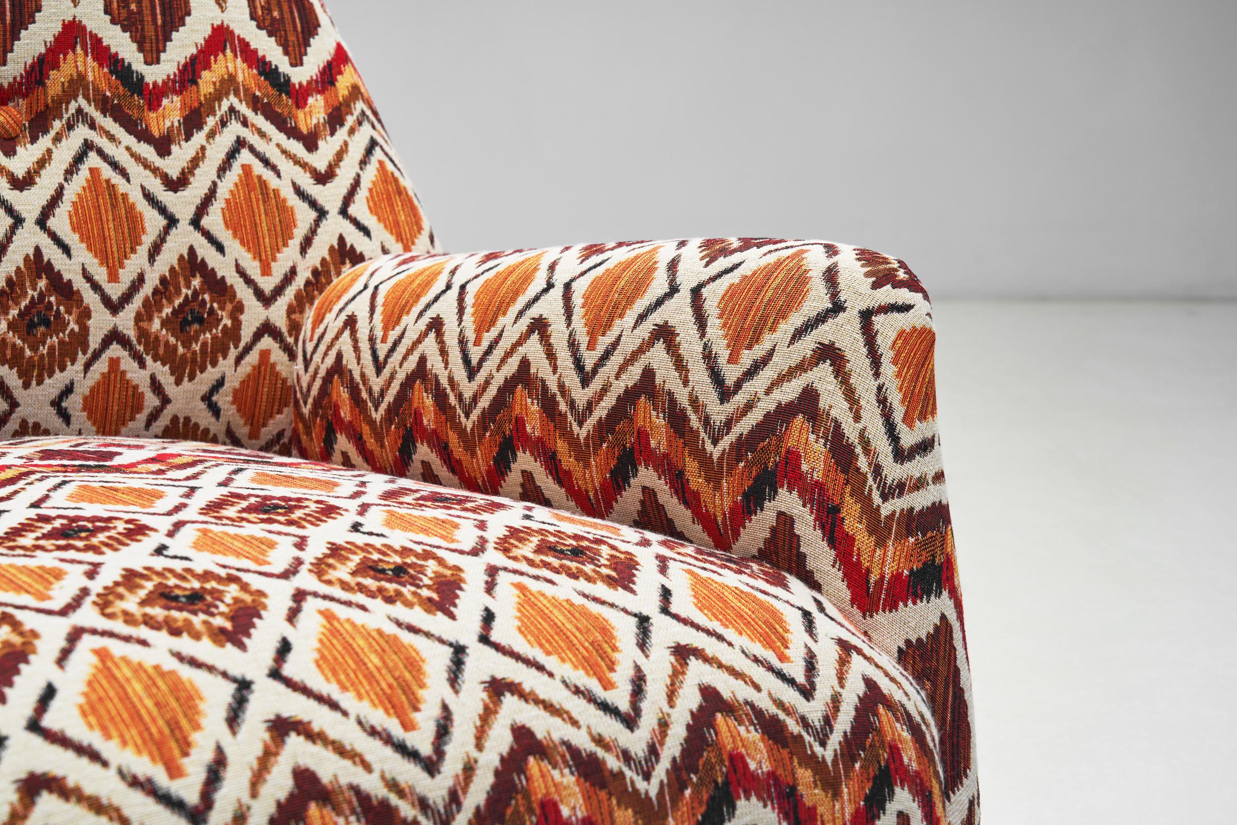 A Pair of Lounge Chairs in Kelim Upholstery, Europe ca 1960s For Sale 4