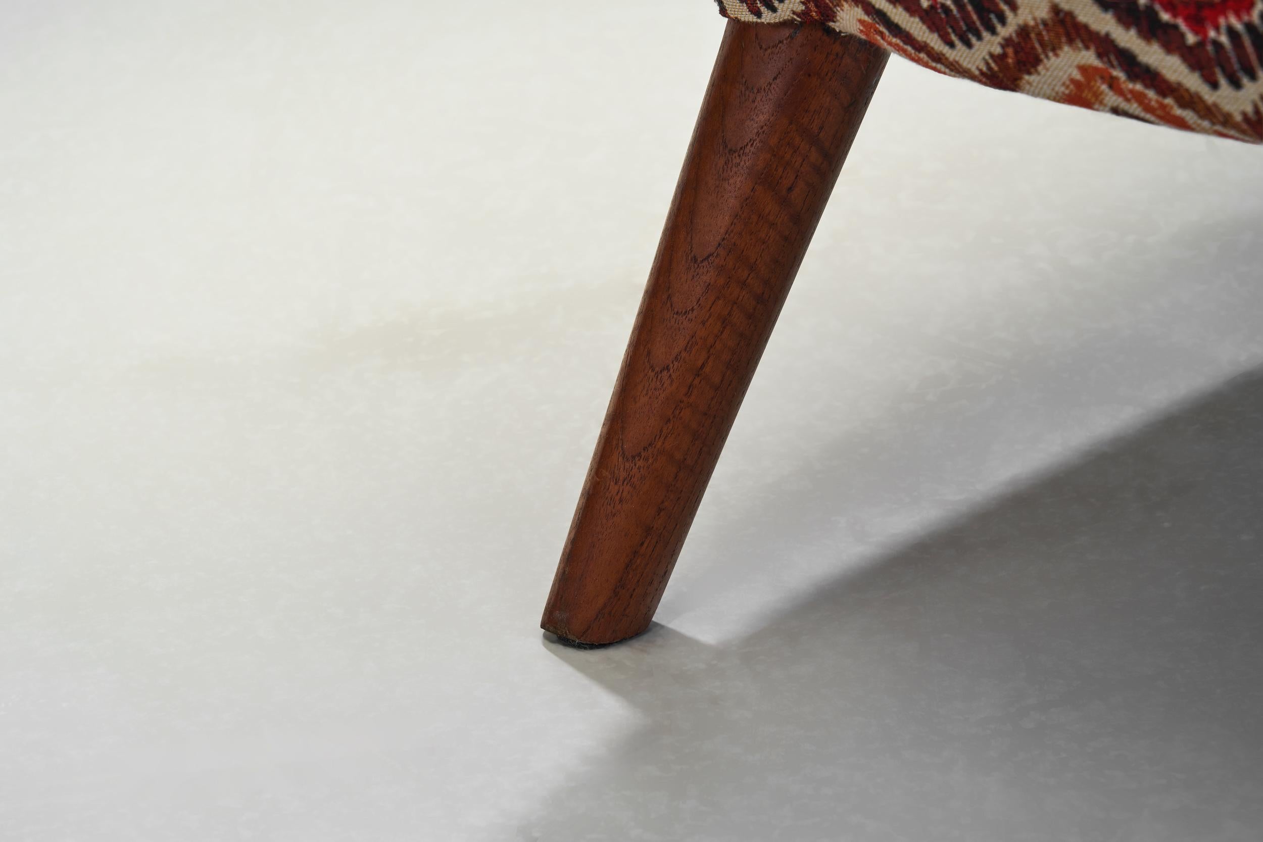 A Pair of Lounge Chairs in Kelim Upholstery, Europe ca 1960s For Sale 8