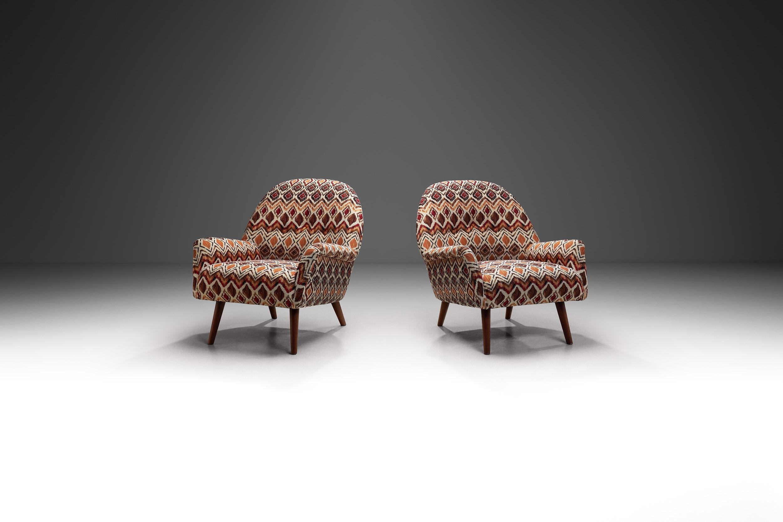 Rooted in the design principles of 1960s Europe, this pair of lounge chairs exemplifies the fusion of form and function that defined European interiors of the era. The period was marked by a return to natural materials, with designers exploring the