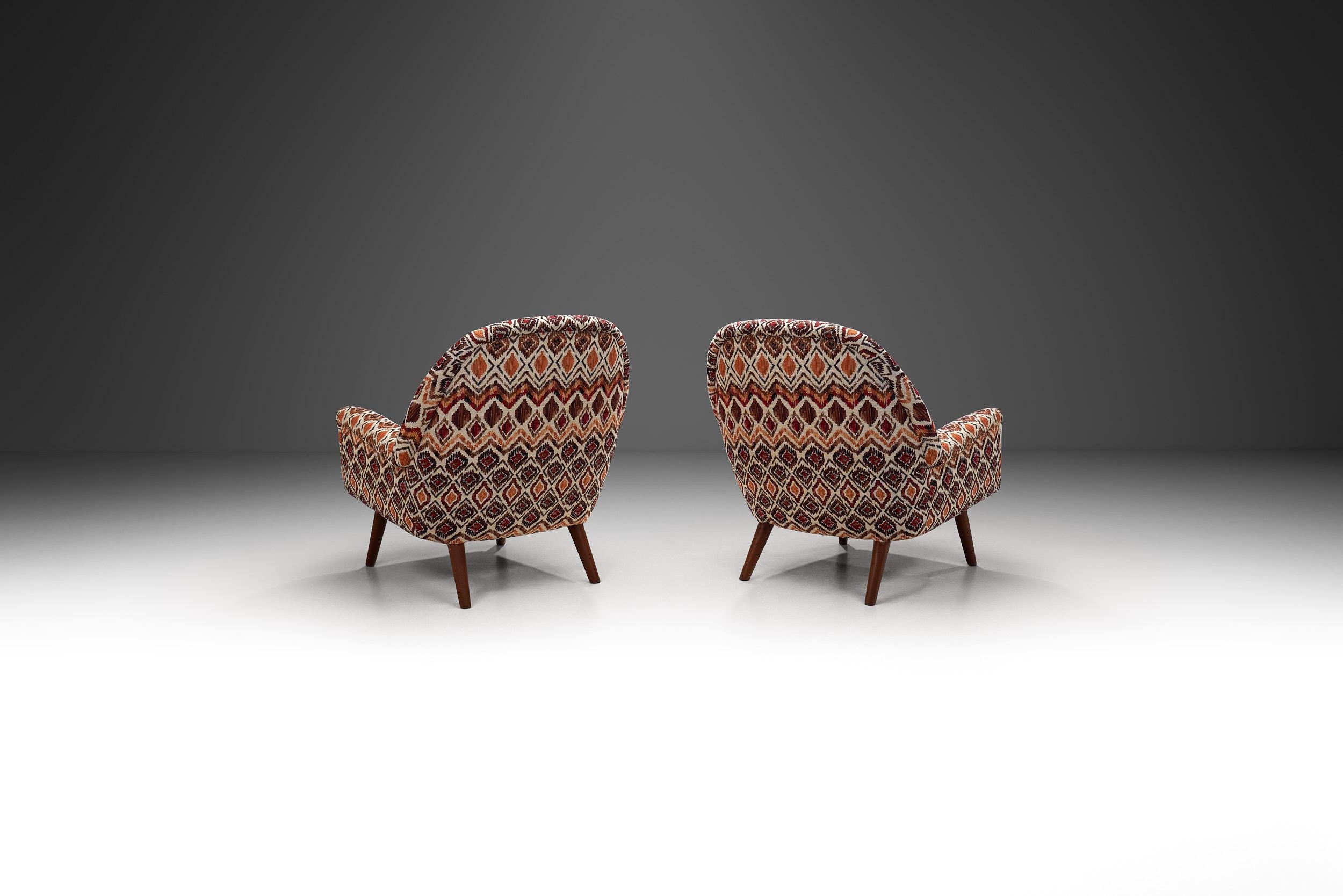 European A Pair of Lounge Chairs in Kelim Upholstery, Europe ca 1960s For Sale