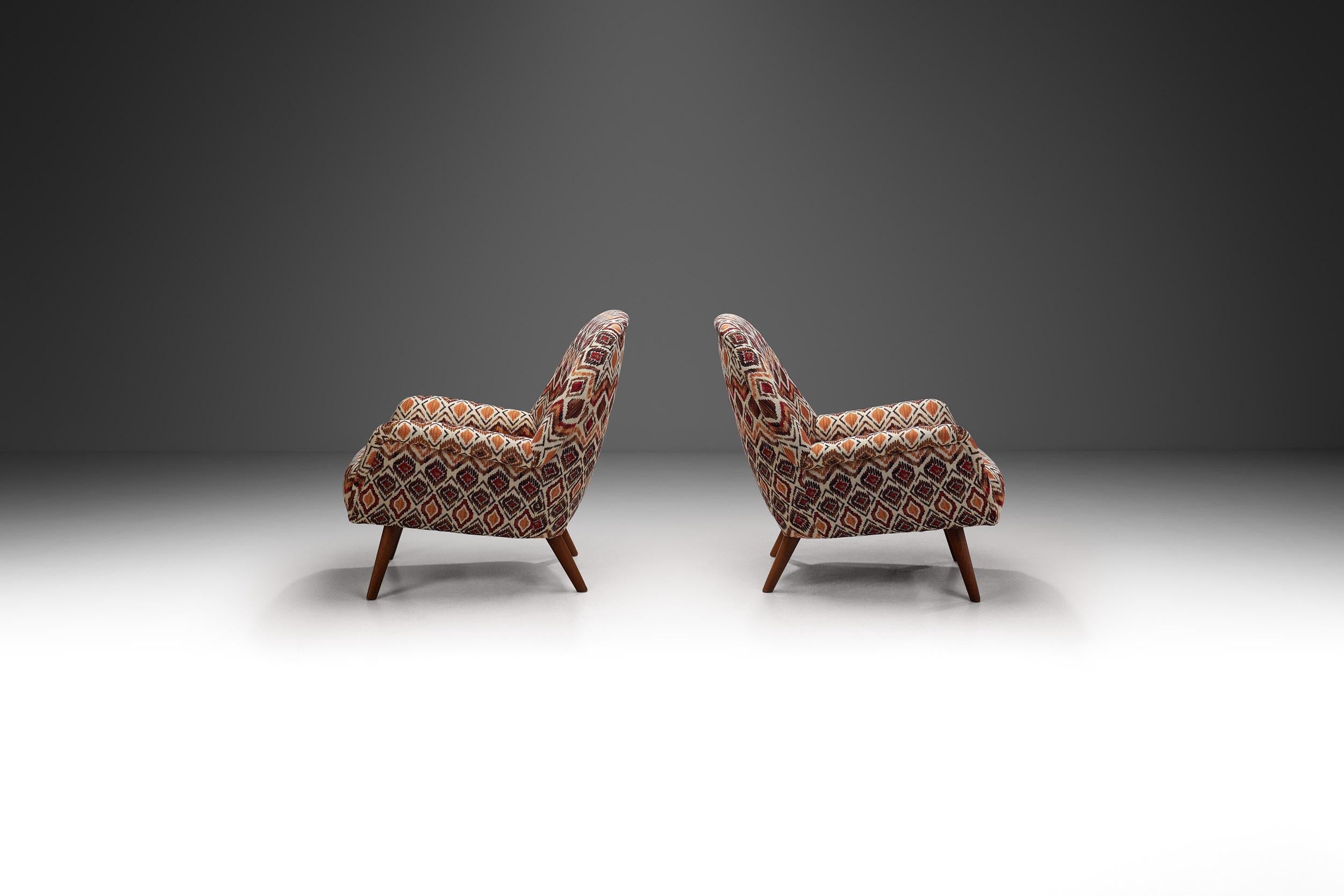 A Pair of Lounge Chairs in Kelim Upholstery, Europe ca 1960s In Good Condition For Sale In Utrecht, NL