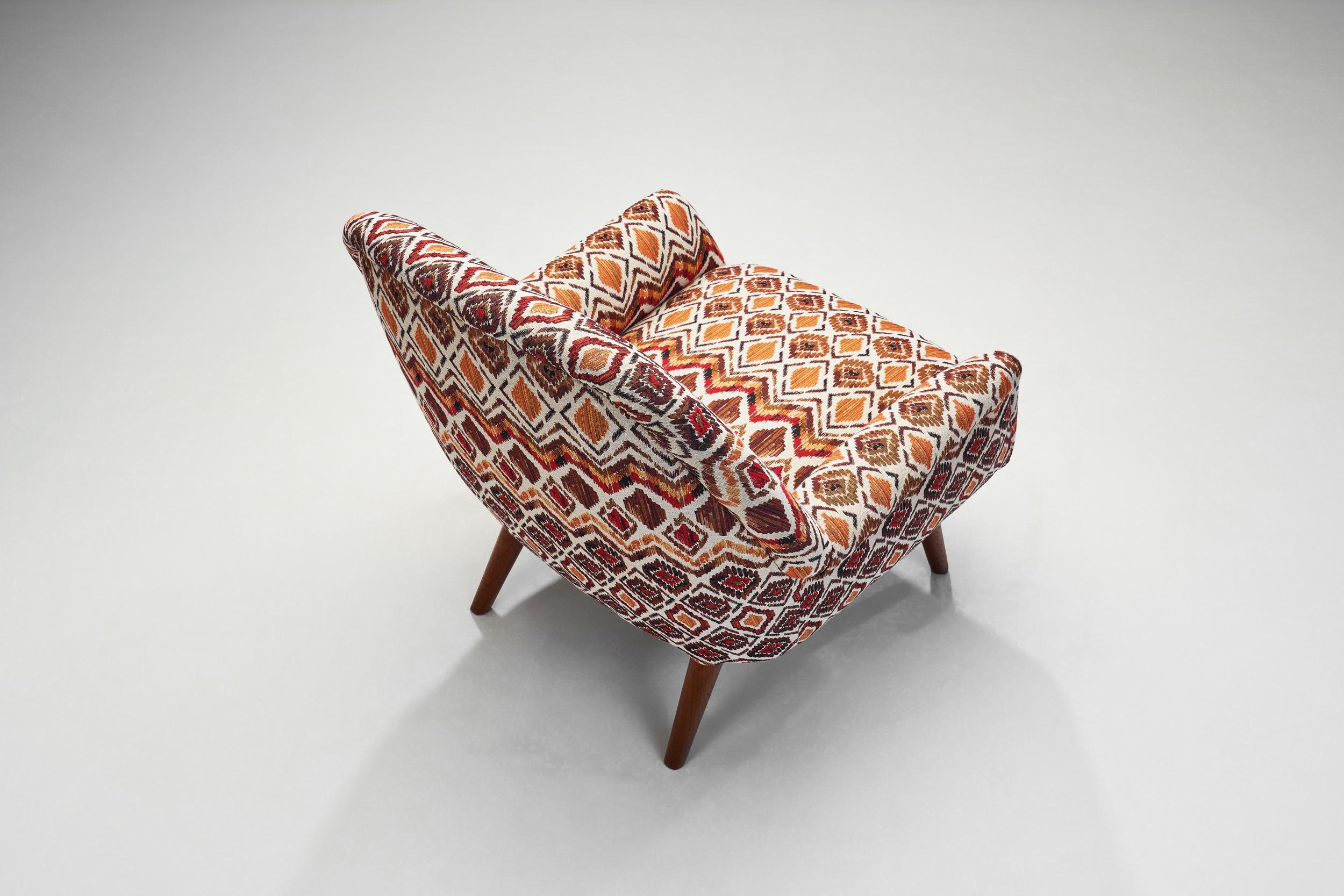 Mid-20th Century A Pair of Lounge Chairs in Kelim Upholstery, Europe ca 1960s For Sale