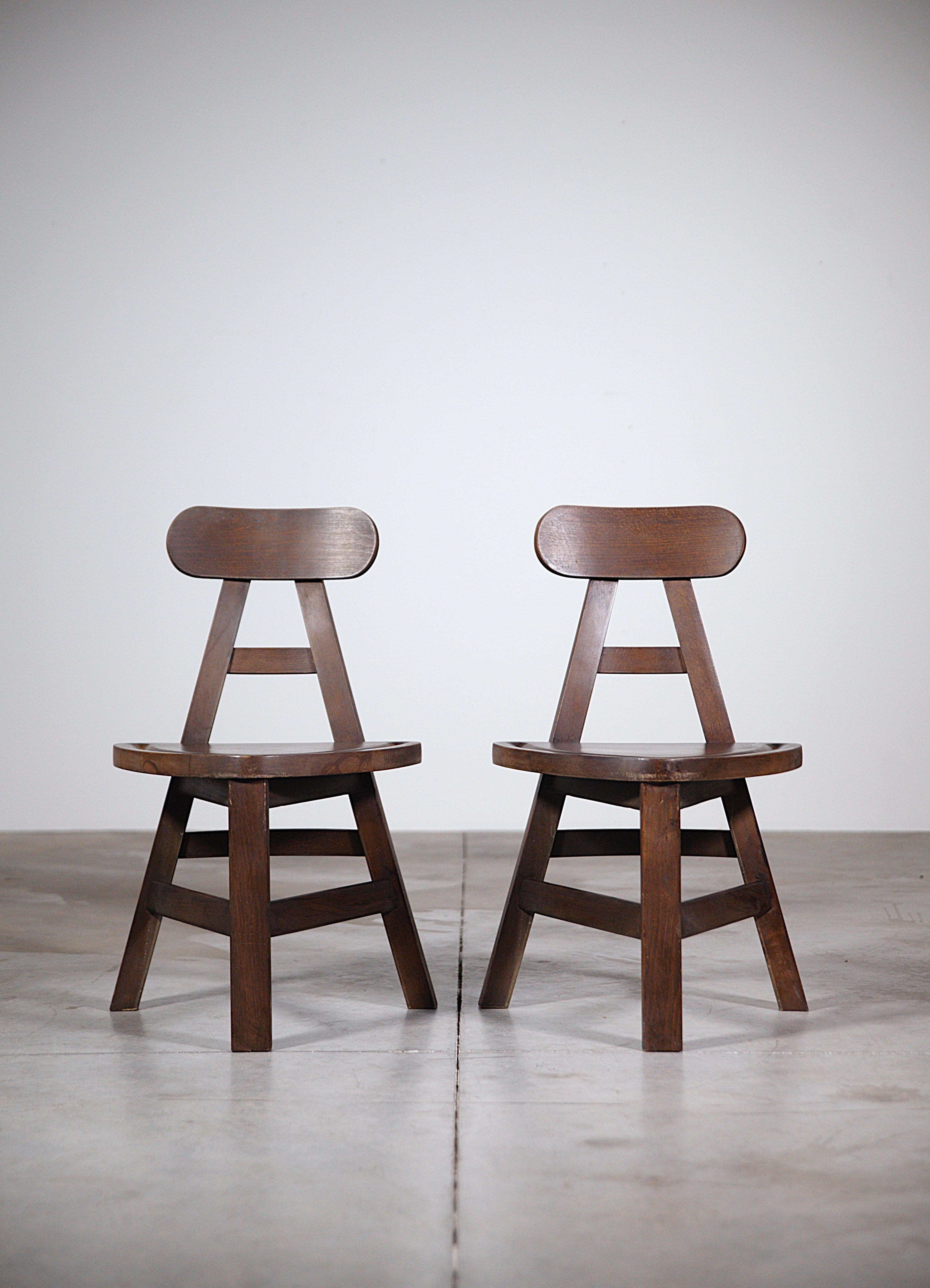 A Pair of Low Chairs from French Mountains France 1970's.

Can be used as lounge chairs or stools.

Compact and very confortable.

Remarkable carpentry work : Nailed and carved seat

Solid stained beech.

In good condition