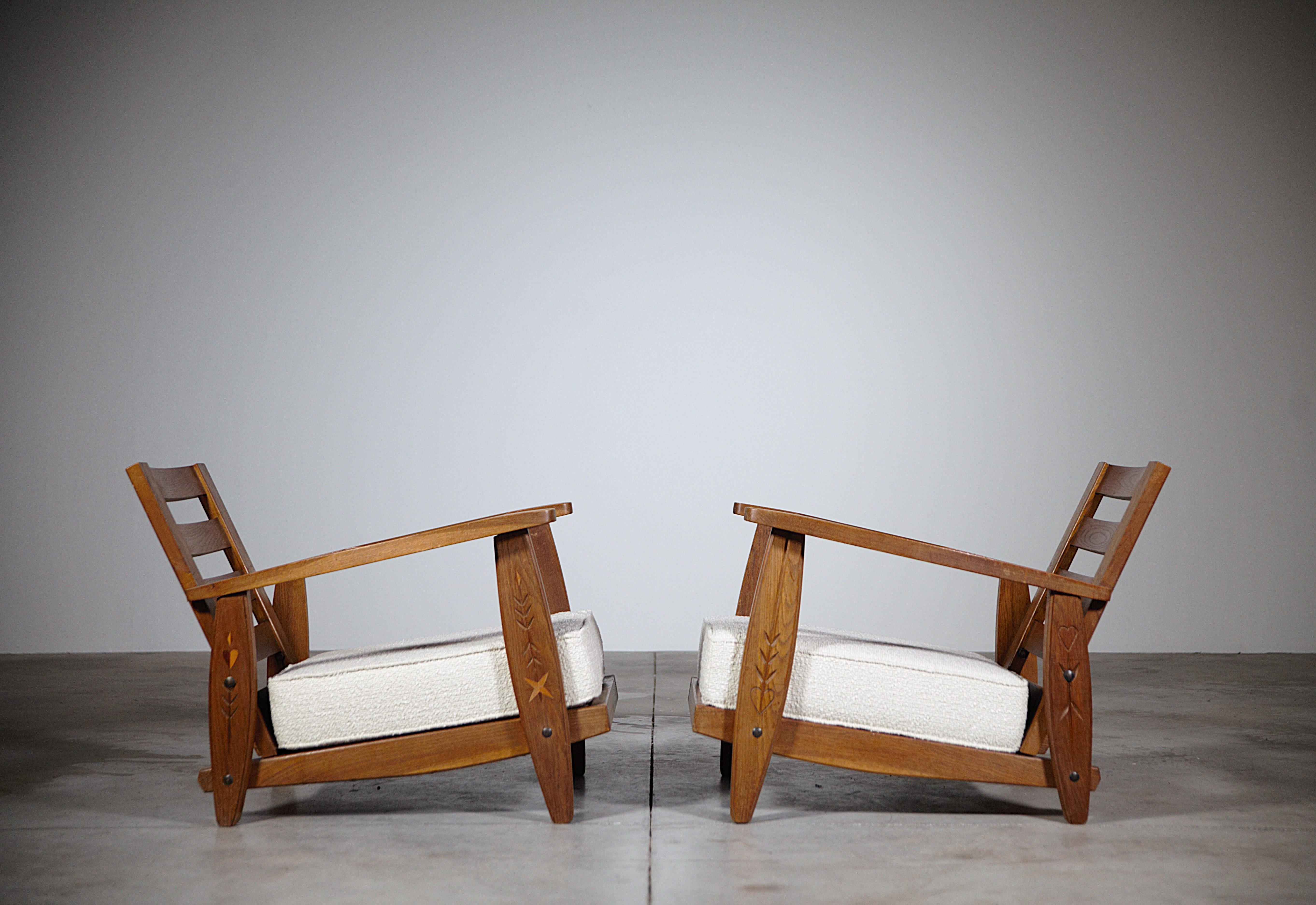 Coppia di poltrone basse da montagna di Clément Goyeneche Francia anni '50

Struttura in Oak con motivo inciso e intarsio.

Bei dettagli di manifattura con braccioli curvi.

Molto confortevole.

I cuscini e il tessuto dell'arricciatura sono