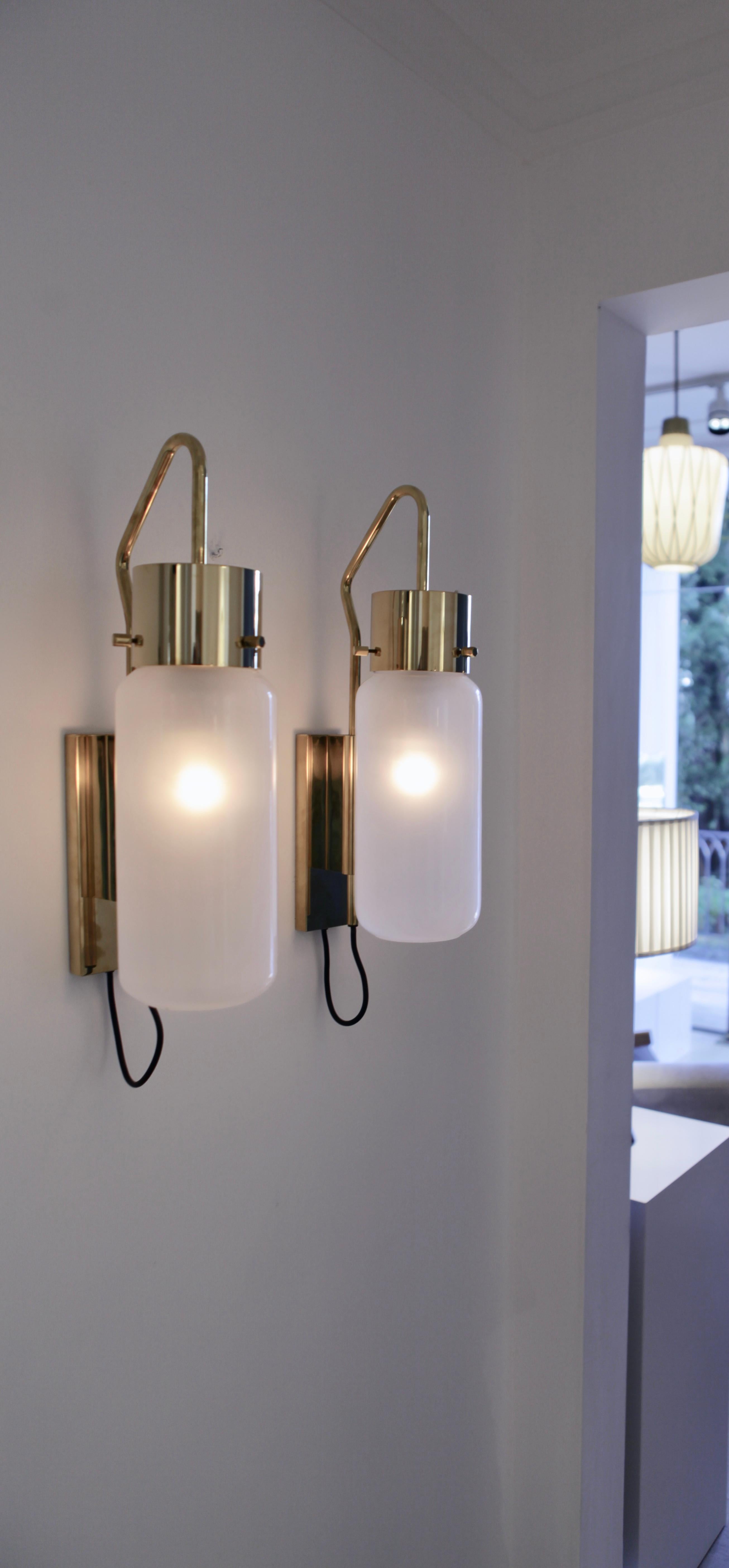 Luigi Caccia Dominioni,
A pair of Bidone Sconces LP 10, brass and opaline glass, adjustable height.
Italy, 1958.
Edition Azucena.
Excellent condition.