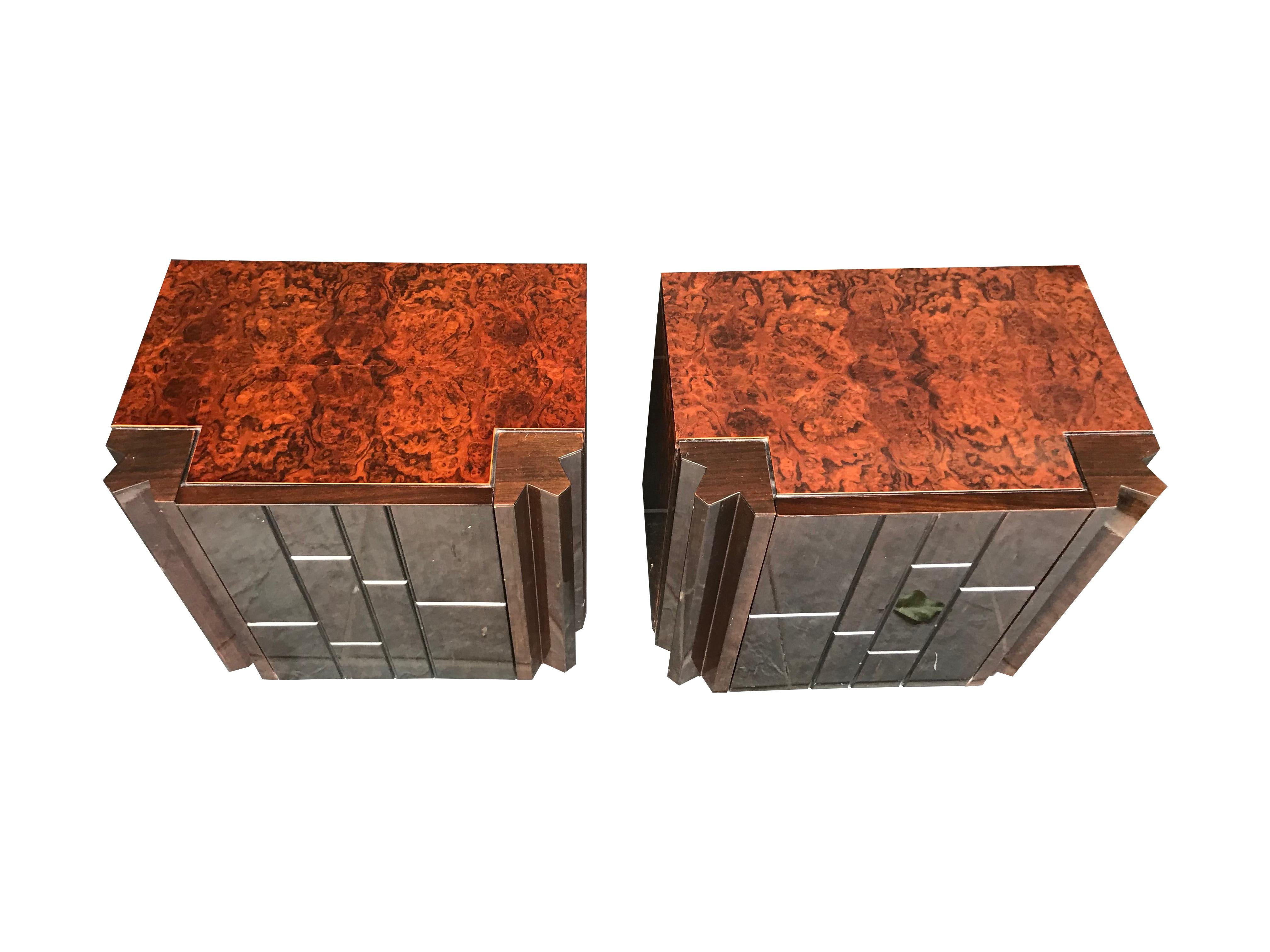 Late 20th Century Pair of Italian 1970s Burl Walnut Bedside Cabinets by Luciano Frigerio For Sale