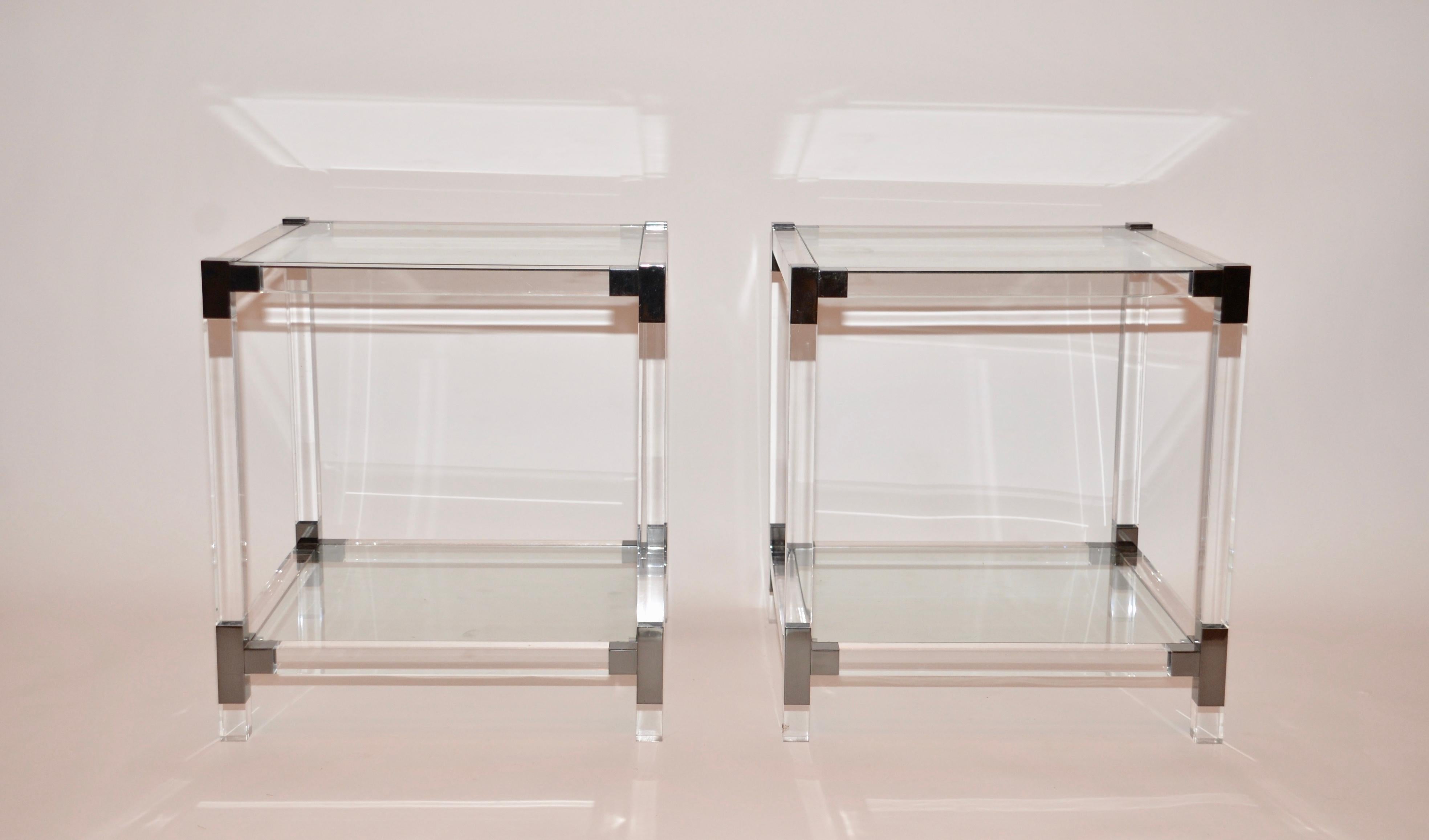 Pair of Lucite and Glass Hollywood Regency Side Tables In Good Condition In Crowborough, East Sussex