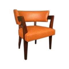 Une paire de chaises d'appoint Lyon en cuir gaufré