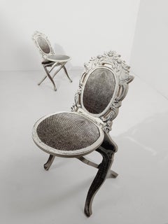 Pareja de sillas plegables Madame De Pompadour de Vivian Van Schagen, estilo rococó