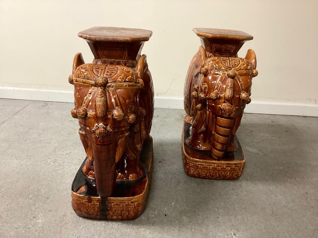 Asiatique Paire de magnifiques tabourets de jardin à éléphant en céramique émaillée en vente