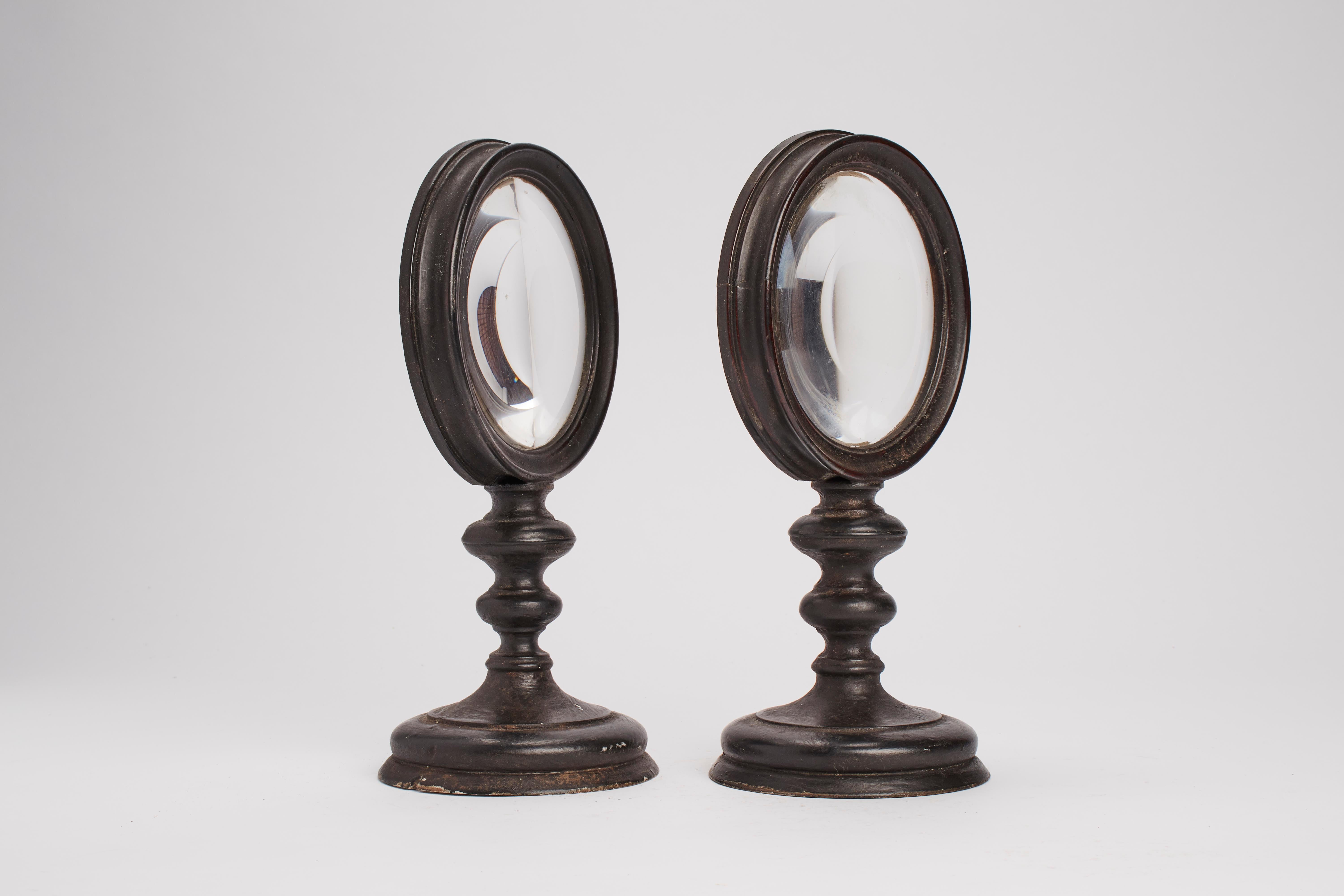 Italian A pair of magnifyng glasses, Italy 1870. For Sale