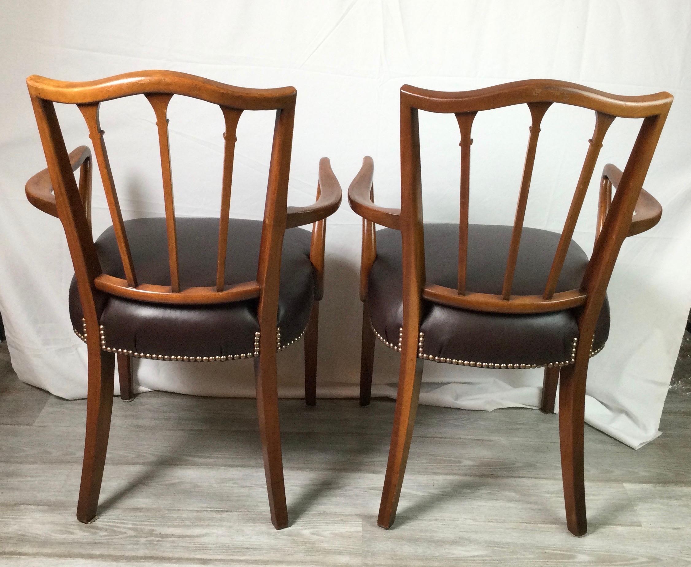 20th Century Pair of Mahogany and Leather Hepplewhite Stuye Armchairs