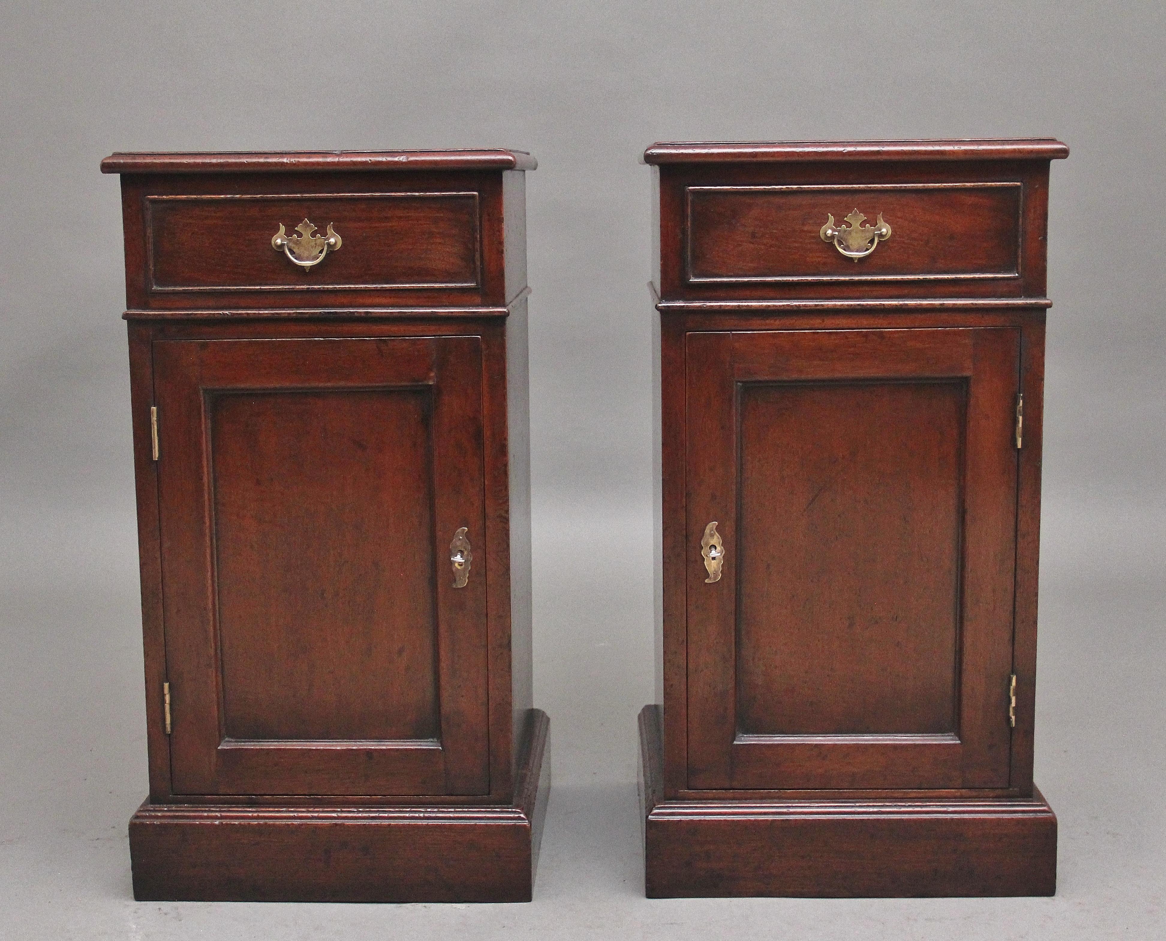 Georgian A pair of mahogany bedside cabinets  For Sale