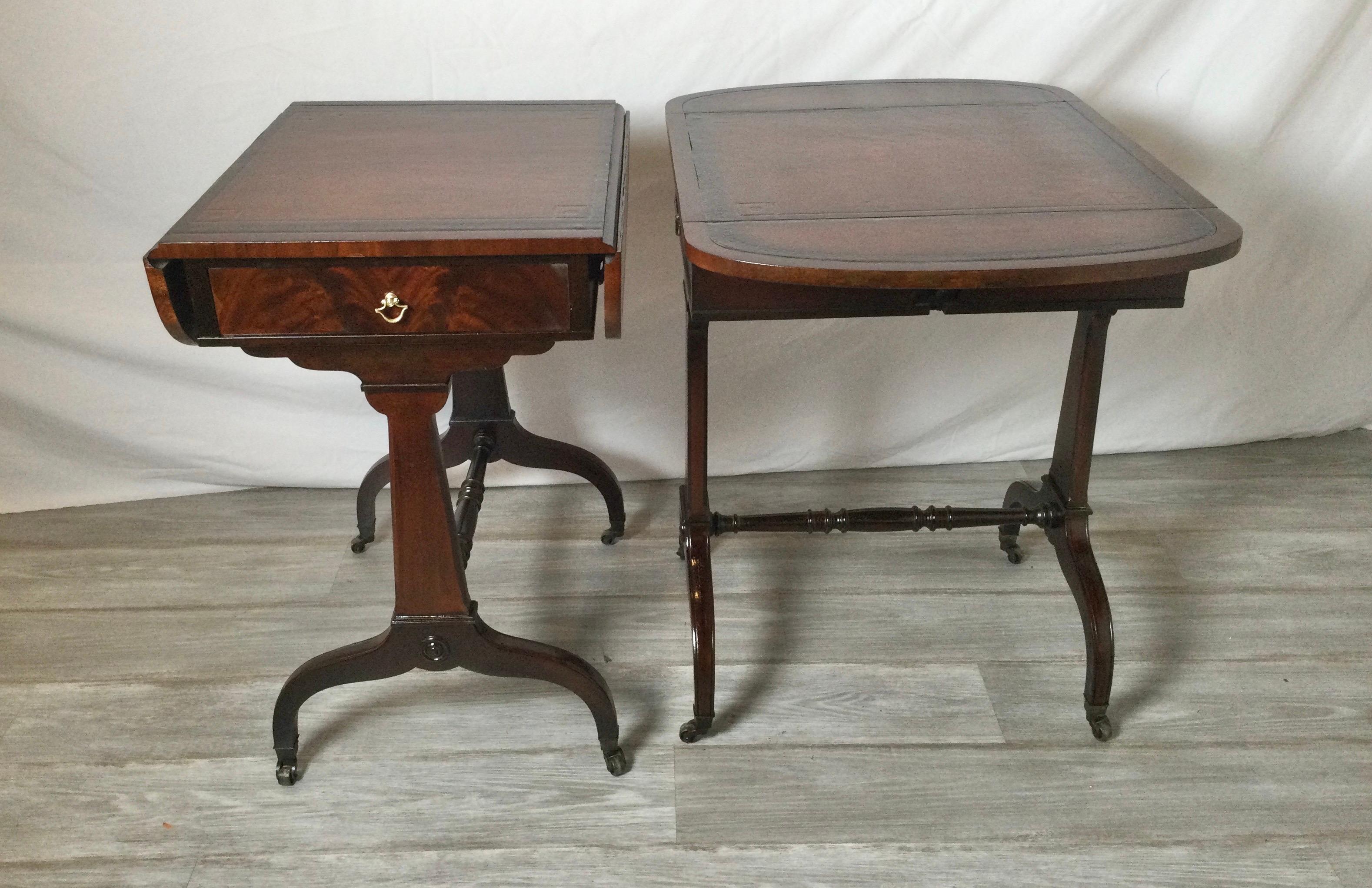 Pair of Mahogany Drop Leaf Side Tables In Good Condition In Lambertville, NJ
