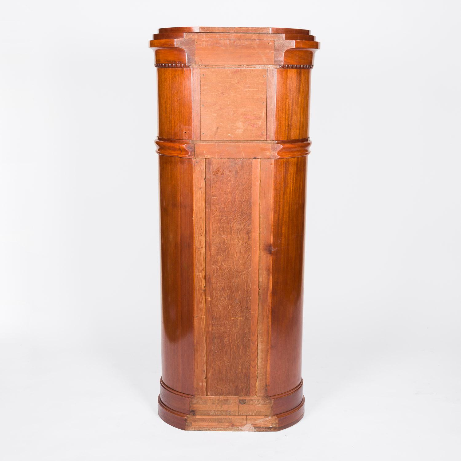 A pair of mahogany oval cabinets, Denmark, circa 1910. For Sale 3