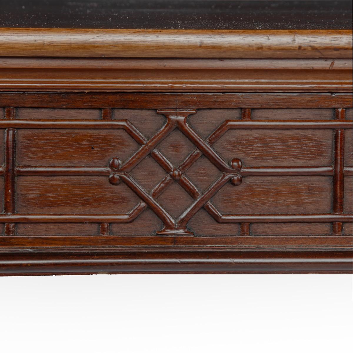 Paire de tables de service ou d'appoint en acajou de style George III Chinoiserie en vente 5
