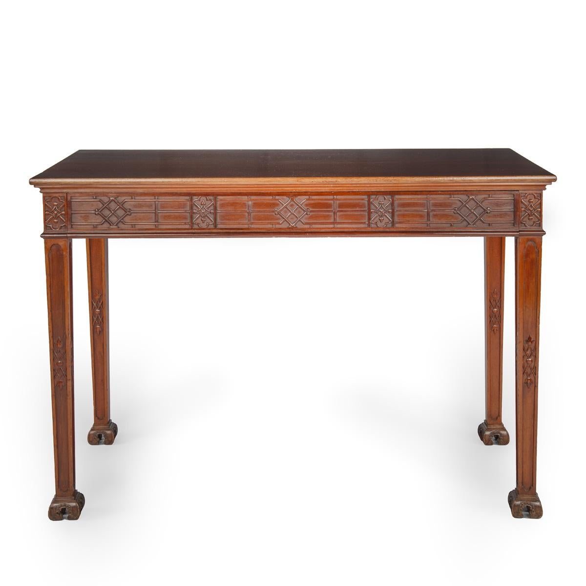 Chinoiseries Paire de tables de service ou d'appoint en acajou de style George III Chinoiserie en vente