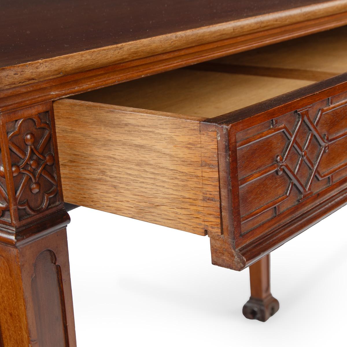 Paire de tables de service ou d'appoint en acajou de style George III Chinoiserie en vente 1