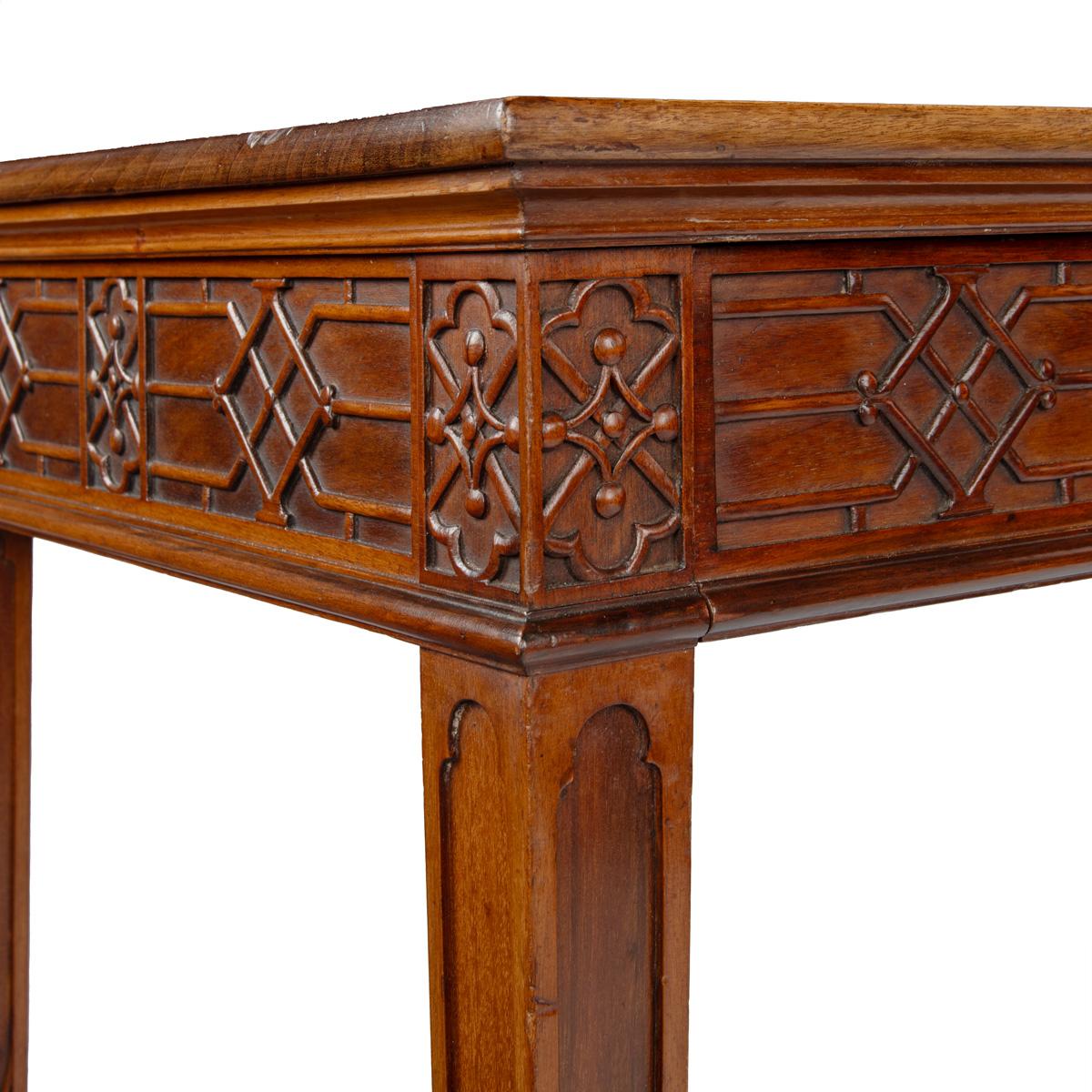 Paire de tables de service ou d'appoint en acajou de style George III Chinoiserie en vente 2