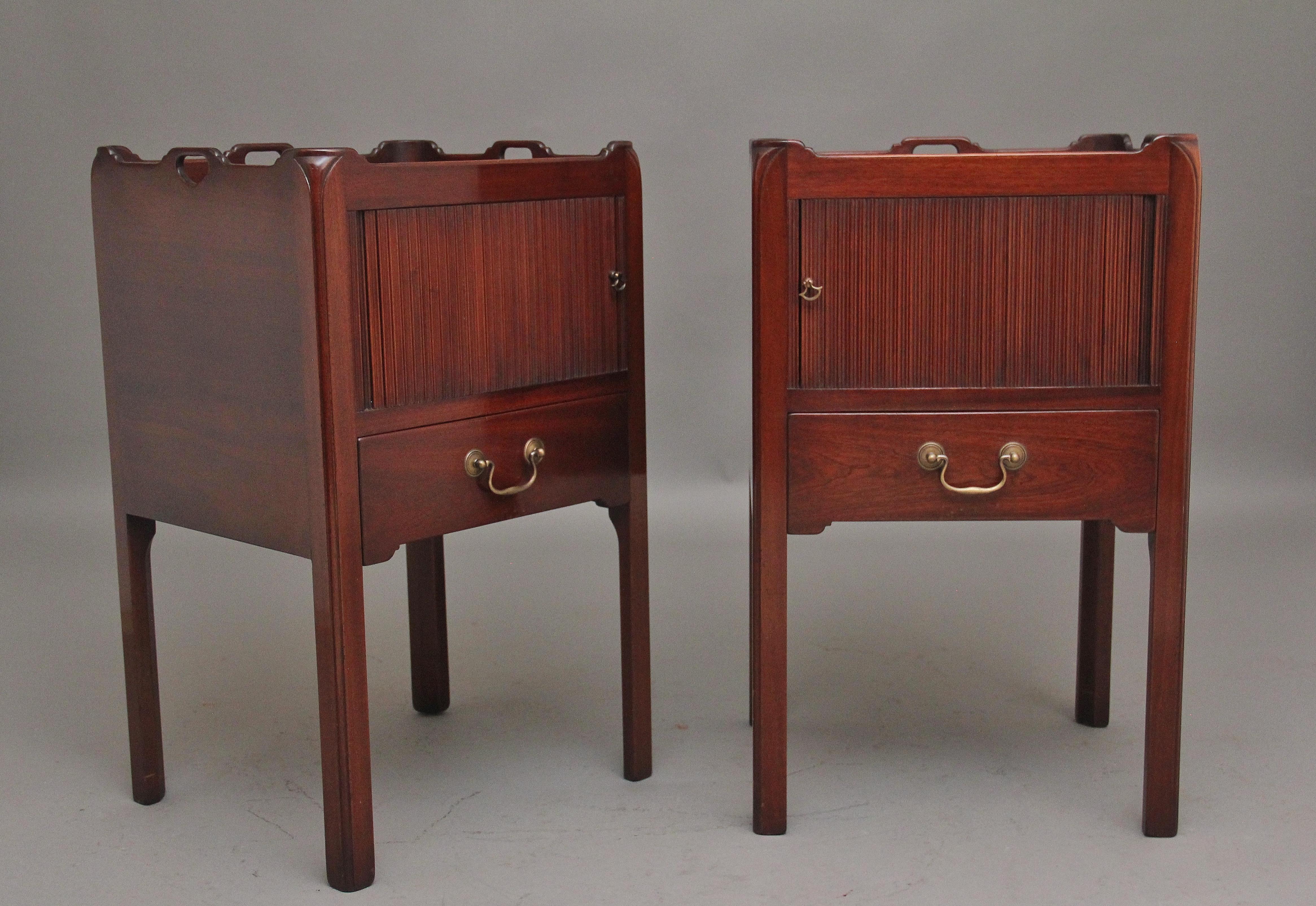Mid-20th Century A pair of mahogany tray top bedside cabinets in the Georgian style For Sale