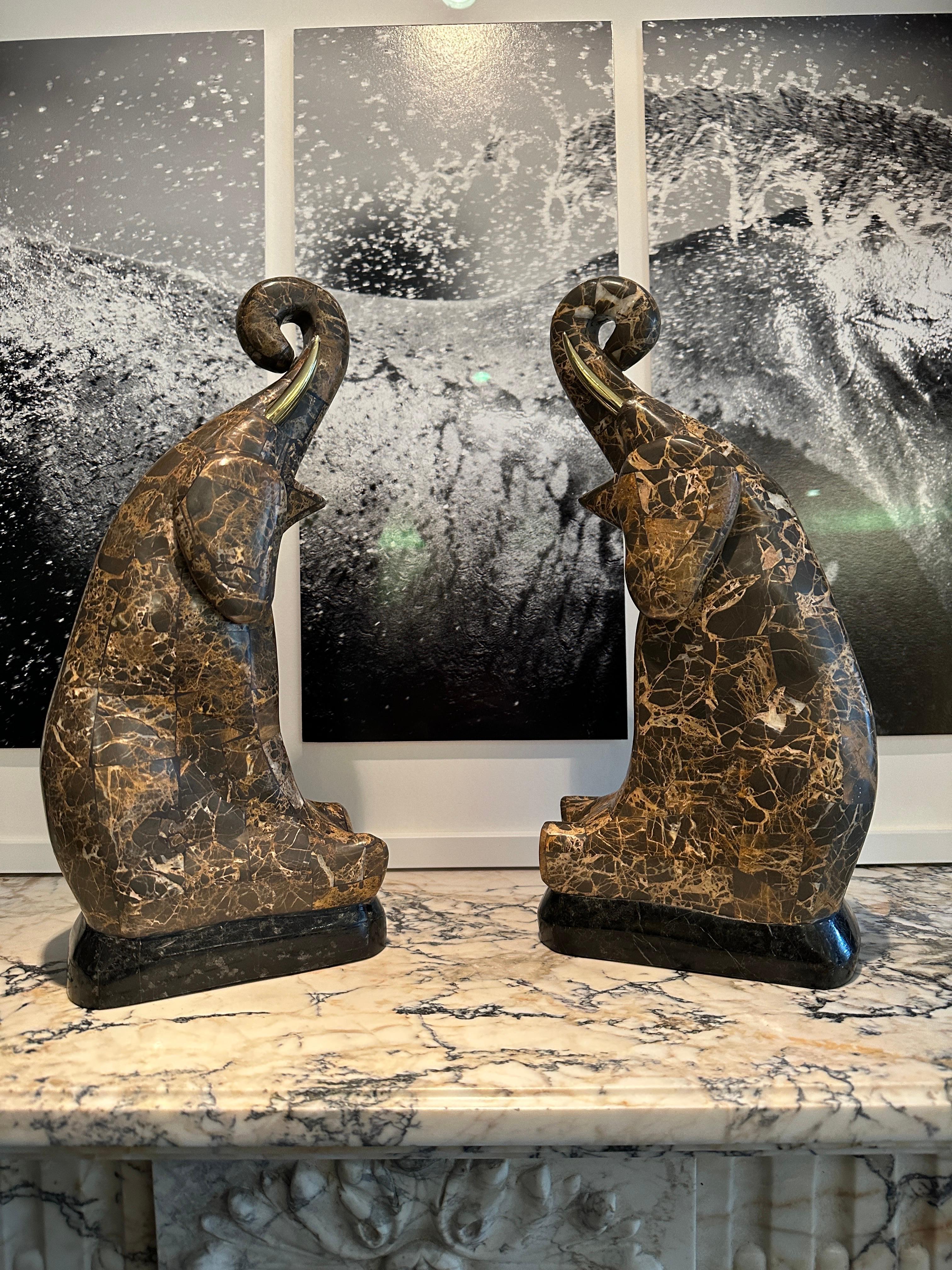 Ein Paar Elefanten aus Marmor von Maitland Smith  (Moderne) im Angebot