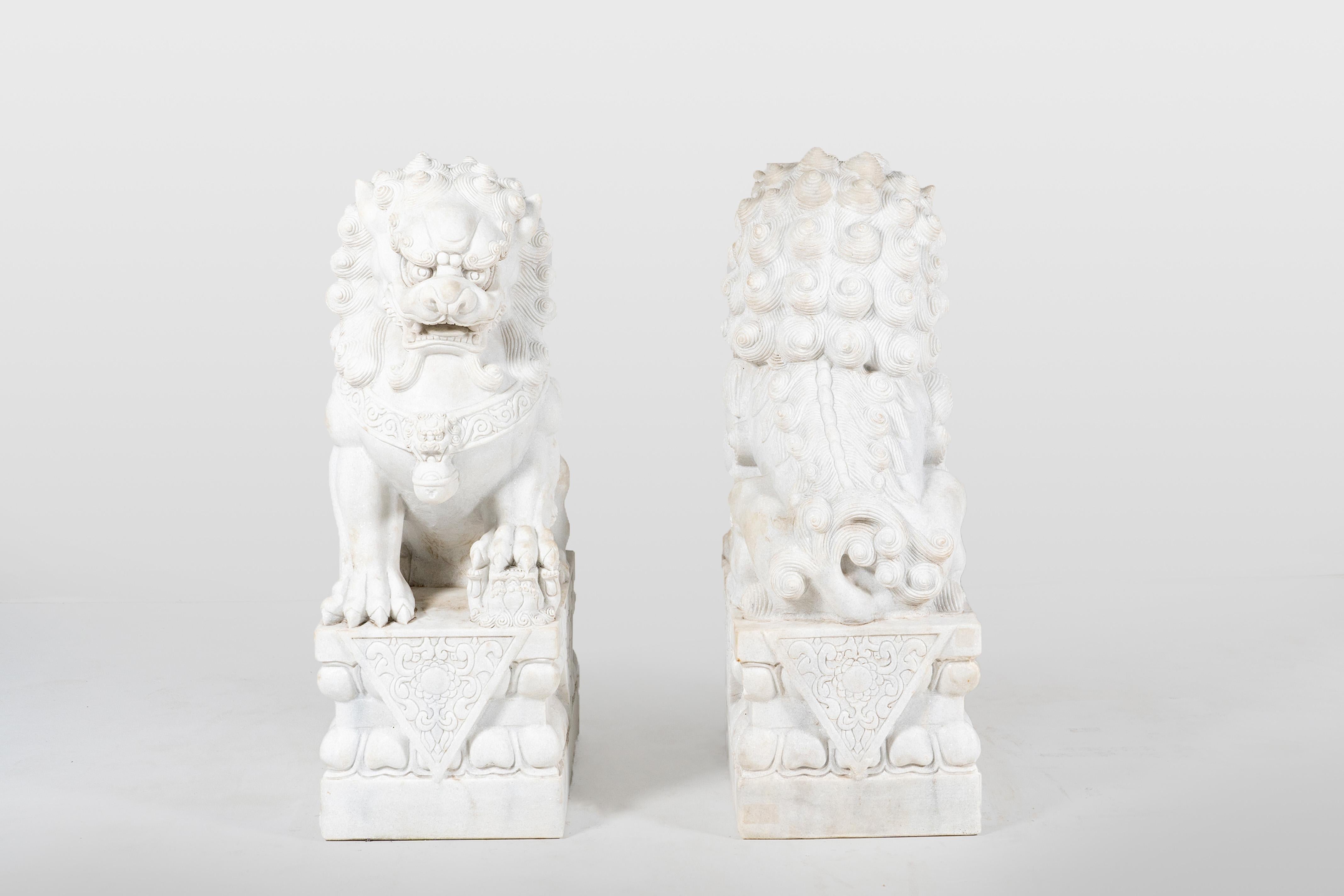 A Pair of Marble Foo Lions In Good Condition In Chicago, IL