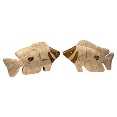 Ein Paar tropische Fische aus Marmor von Maitland Smith