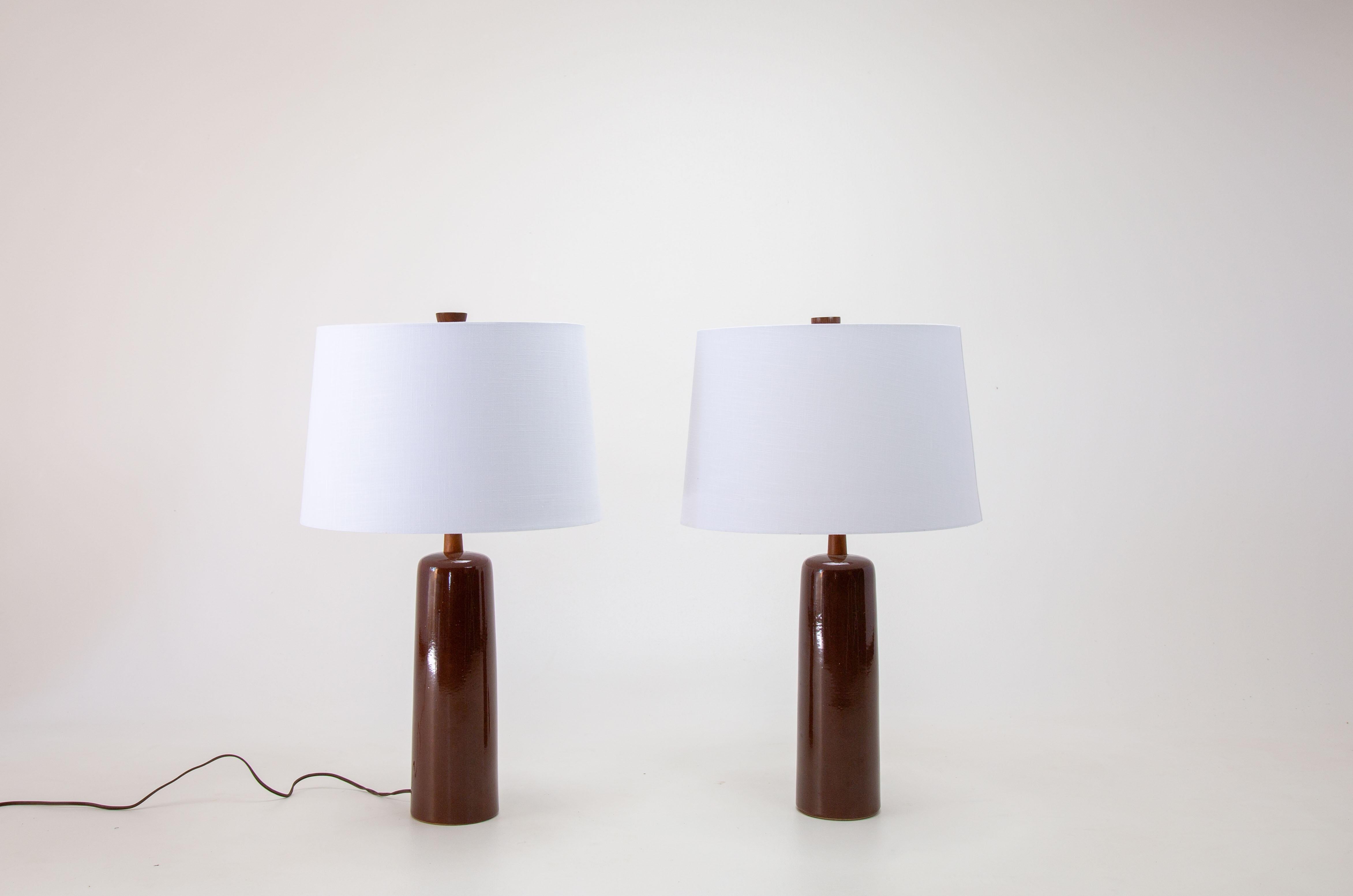 A highly collectable 1960s pair of table lamps designed by Jane and Gordon Martz of Marshall Studios in Veedersburg Indiana. These lamps are highly sought after and are showing up in designs all over the world. Blending sophistication and modern