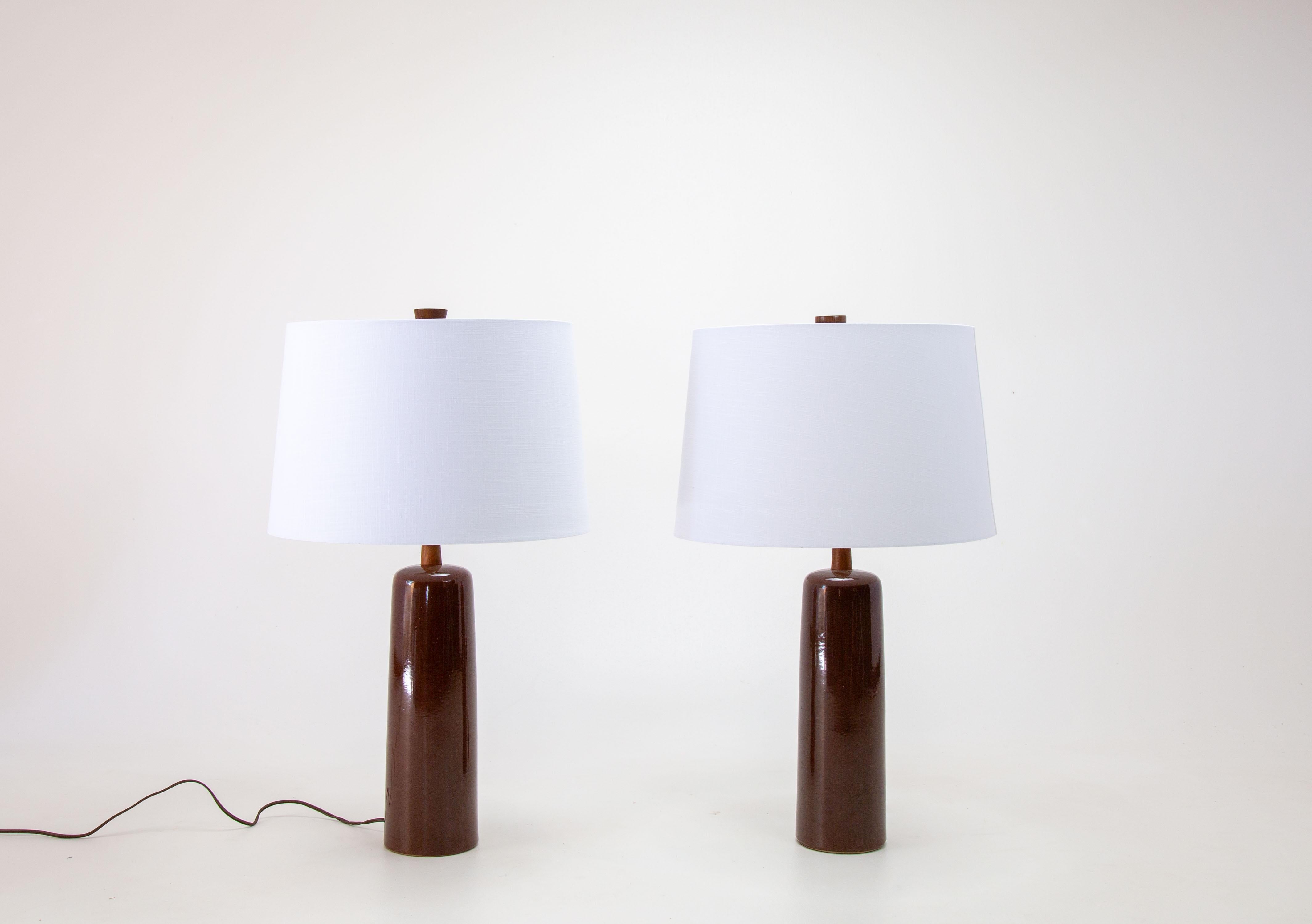 Mid-Century Modern A pair of Maroon Jane and Gordon Martz table lamps M41 mid century modern For Sale
