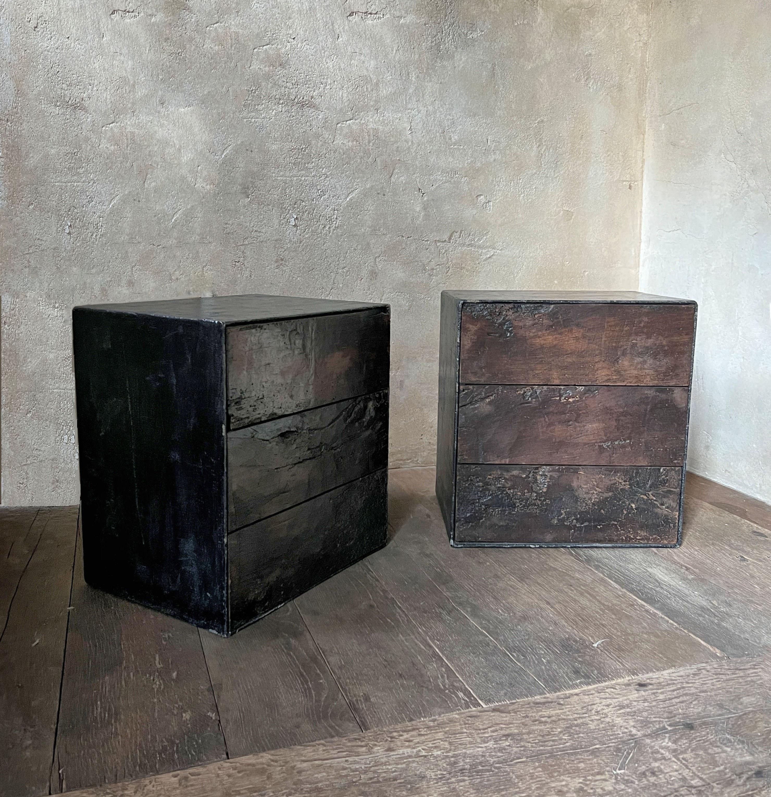 Paire de tables de nuit Martin Tables d'appoint en vieux noyer et lin recyclé 4