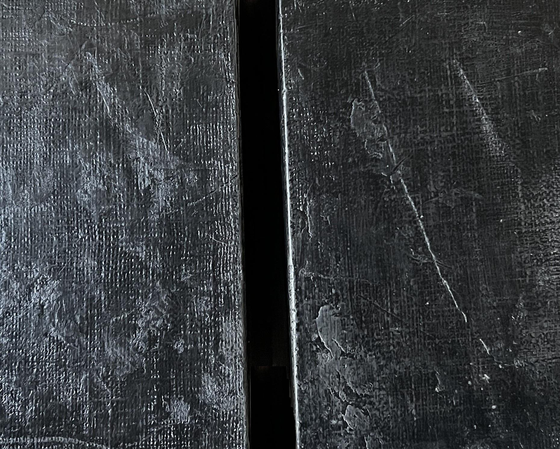 Paire de tables de nuit Martin Tables d'appoint en vieux noyer et lin recyclé 1