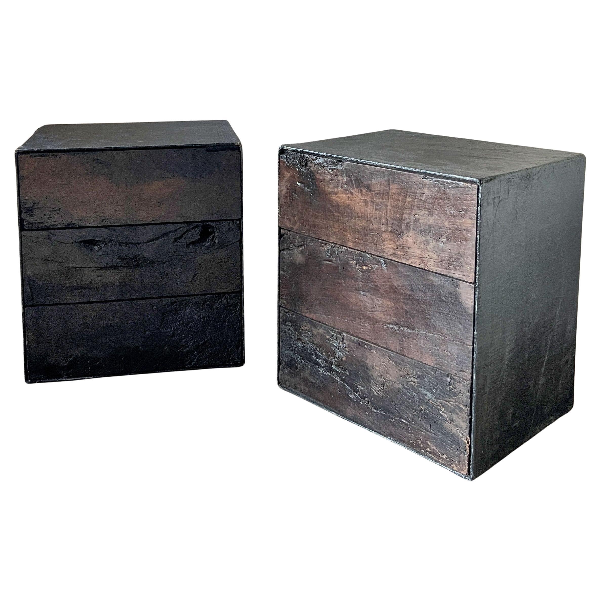 Paire de tables de nuit Martin Tables d'appoint en vieux noyer et lin recyclé