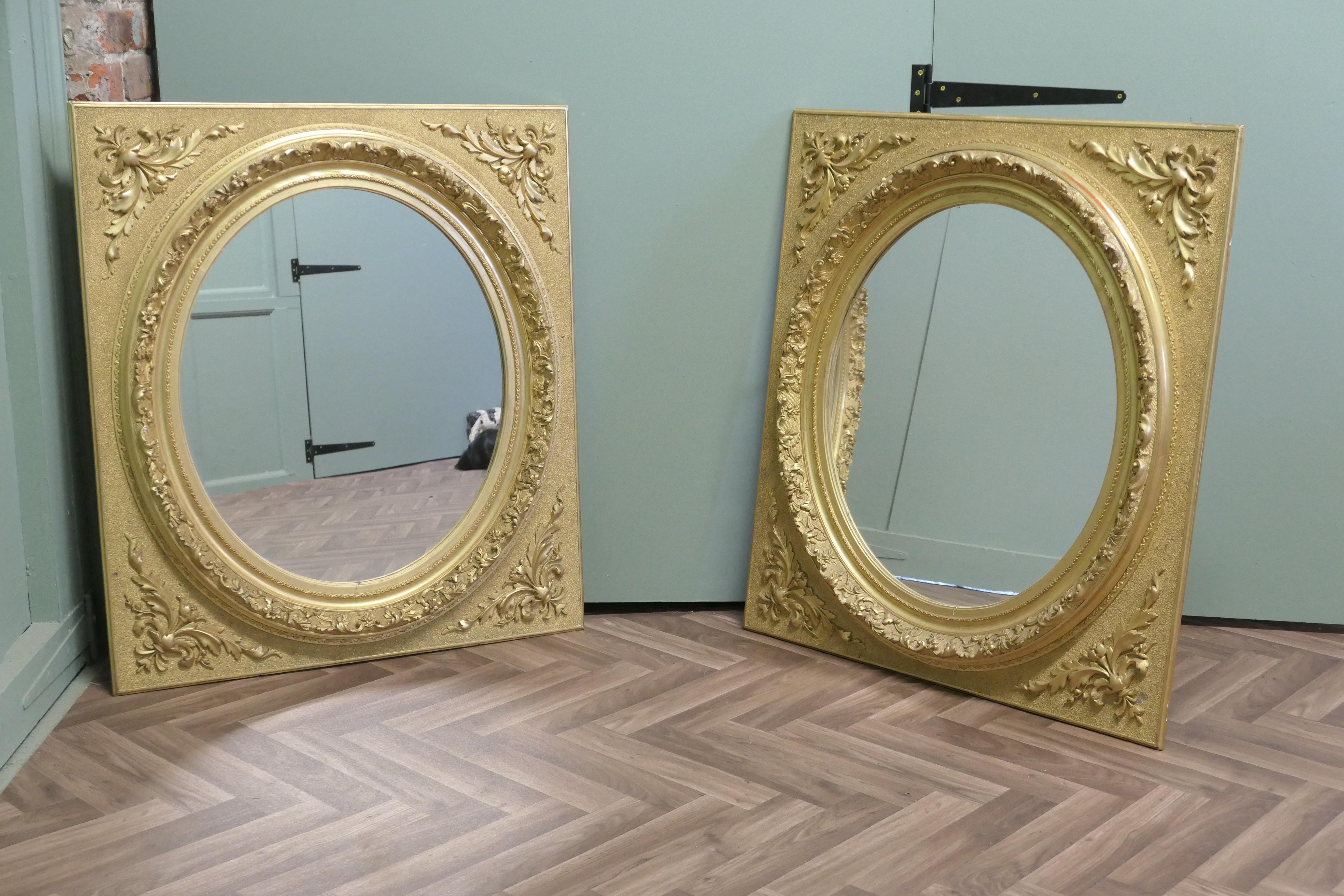 A Pair of Matching Panel Mirrors, 2 Oval Gold Leaf Mirrors In Good Condition For Sale In Godshill, Isle of Wight