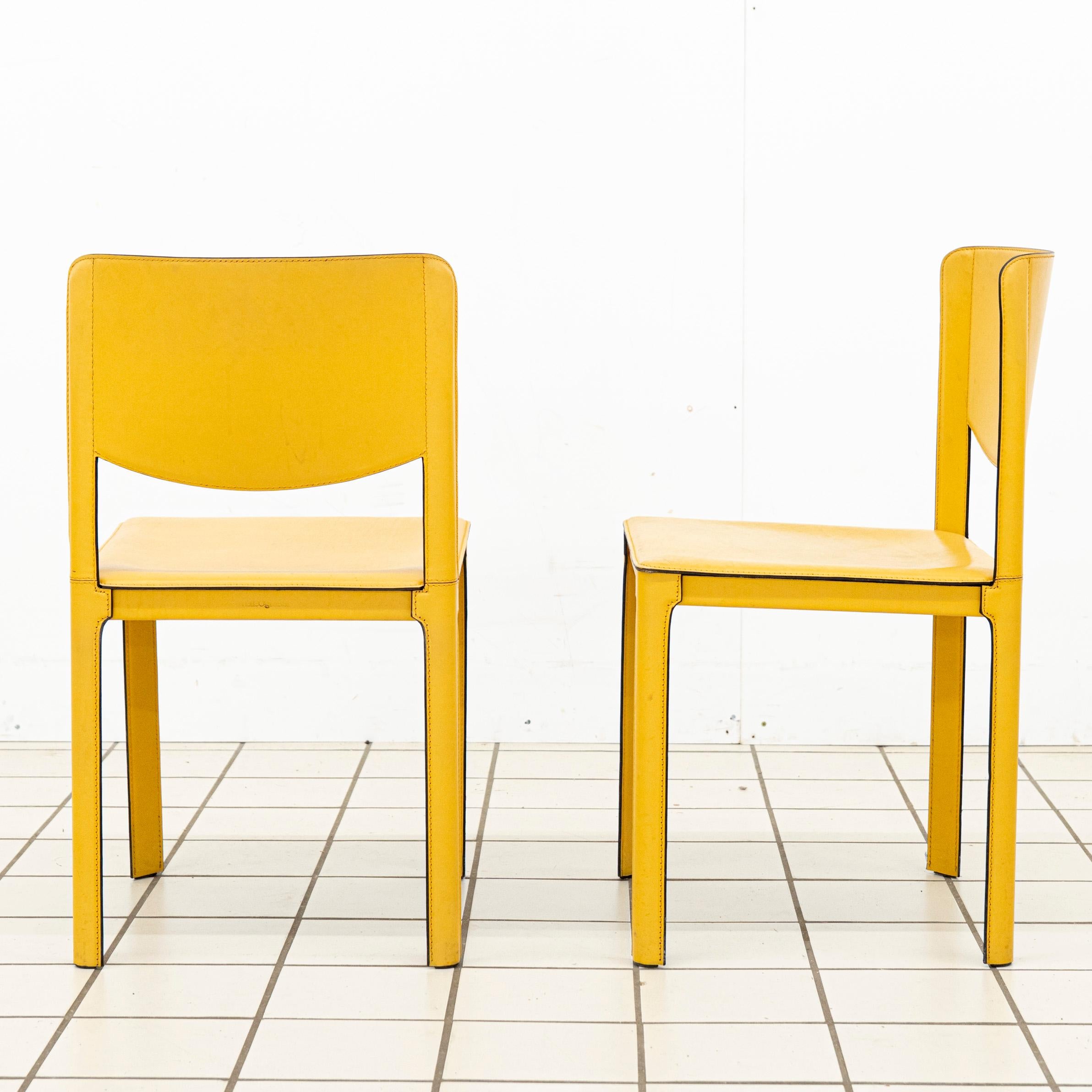 Ein Paar Matteo Grassi Stühle des Designers Tito Agnoli im Angebot 5