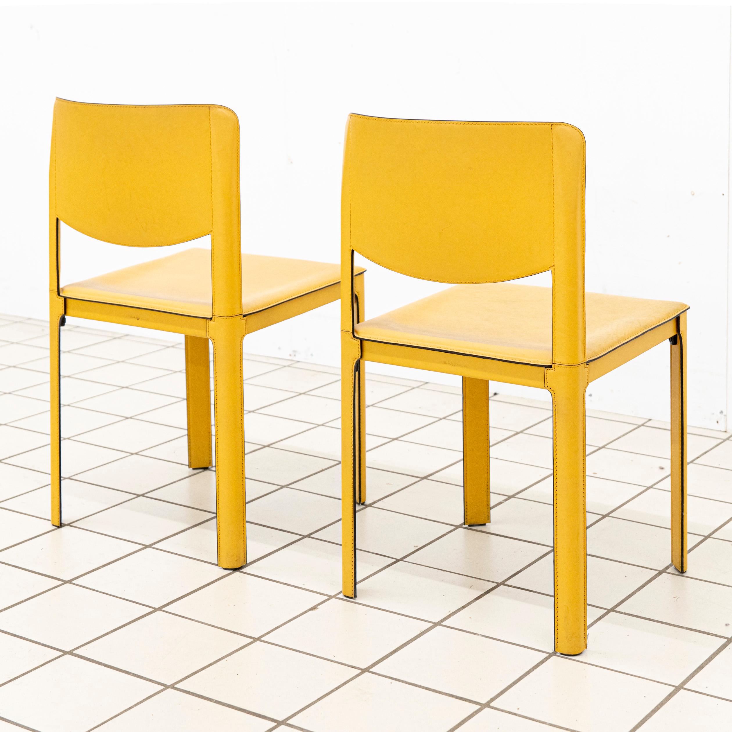 Ein Paar Matteo Grassi Stühle des Designers Tito Agnoli im Angebot 1